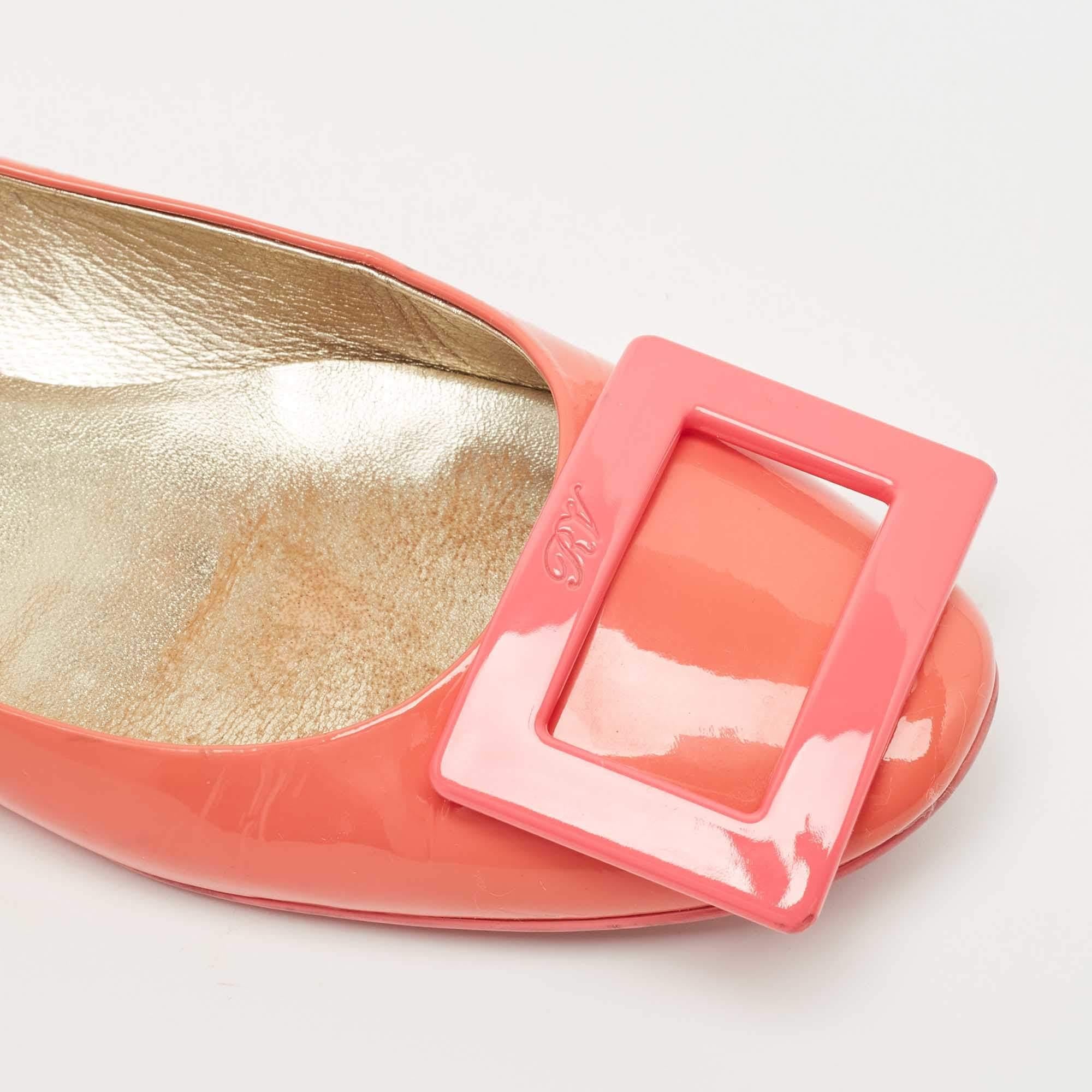 Roger Vivier Coral Pink Patent Leather Belle Vivier Ballet Flats Size 34.5 For Sale 3