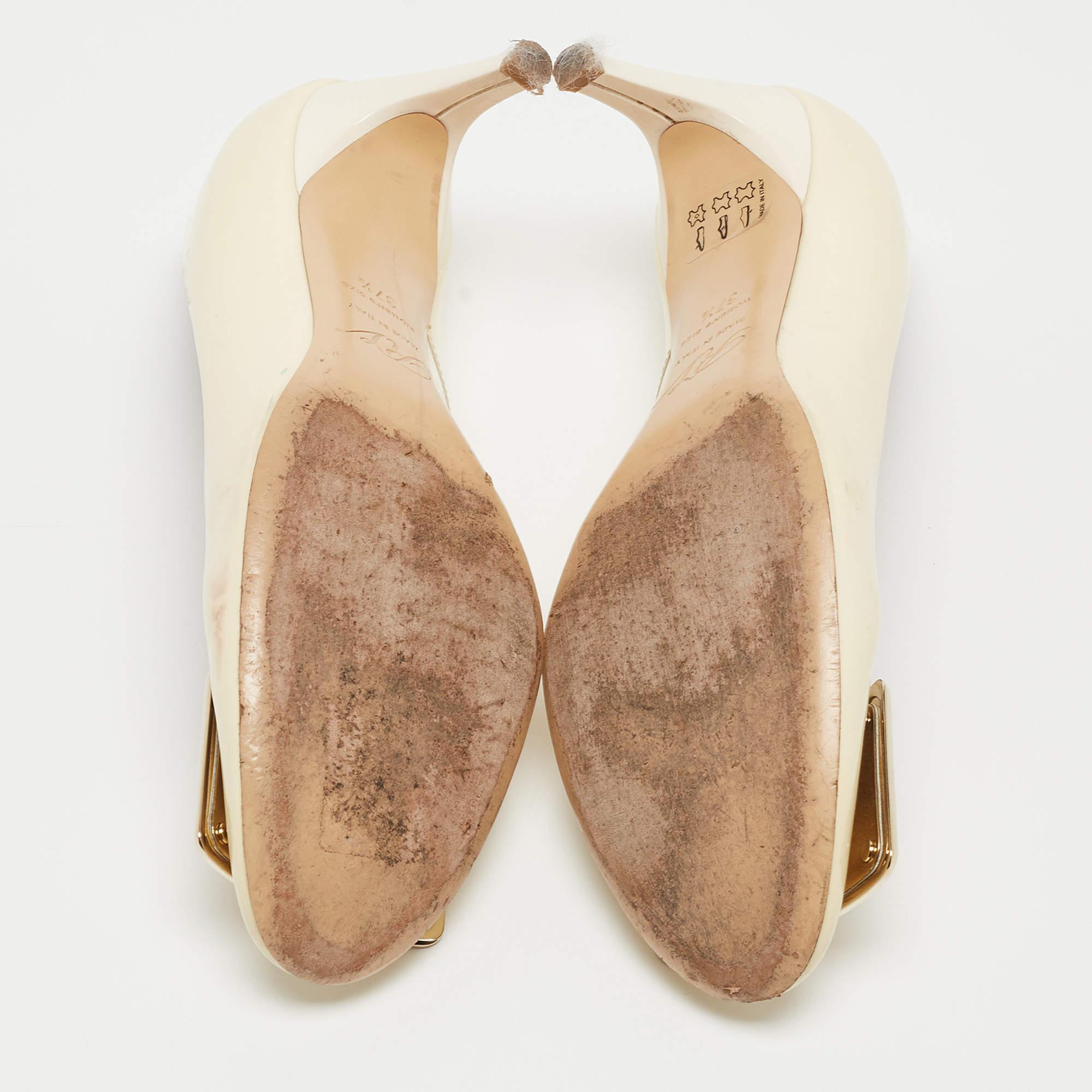 Roger Vivier Pumps Trompette in pelle verniciata crema misura 37.5 in vendita 1