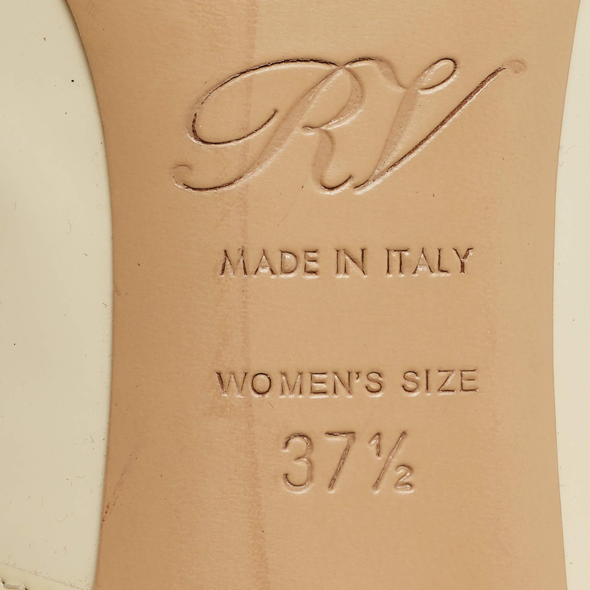 Roger Vivier Pumps Trompette in pelle verniciata crema misura 37.5 in vendita 2