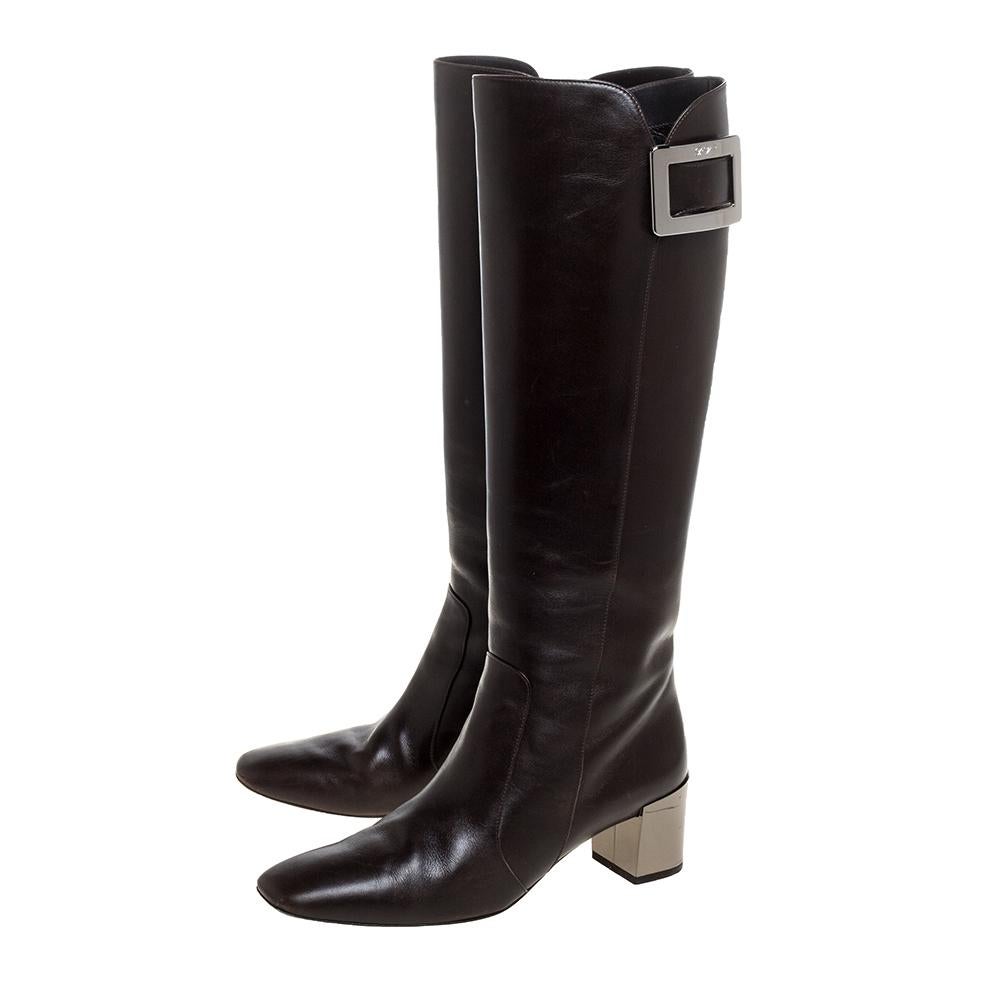 De las mujeres Roger Vivier Botas hasta la rodilla de cuero marrón oscuro con detalle de hebilla Talla 36.5