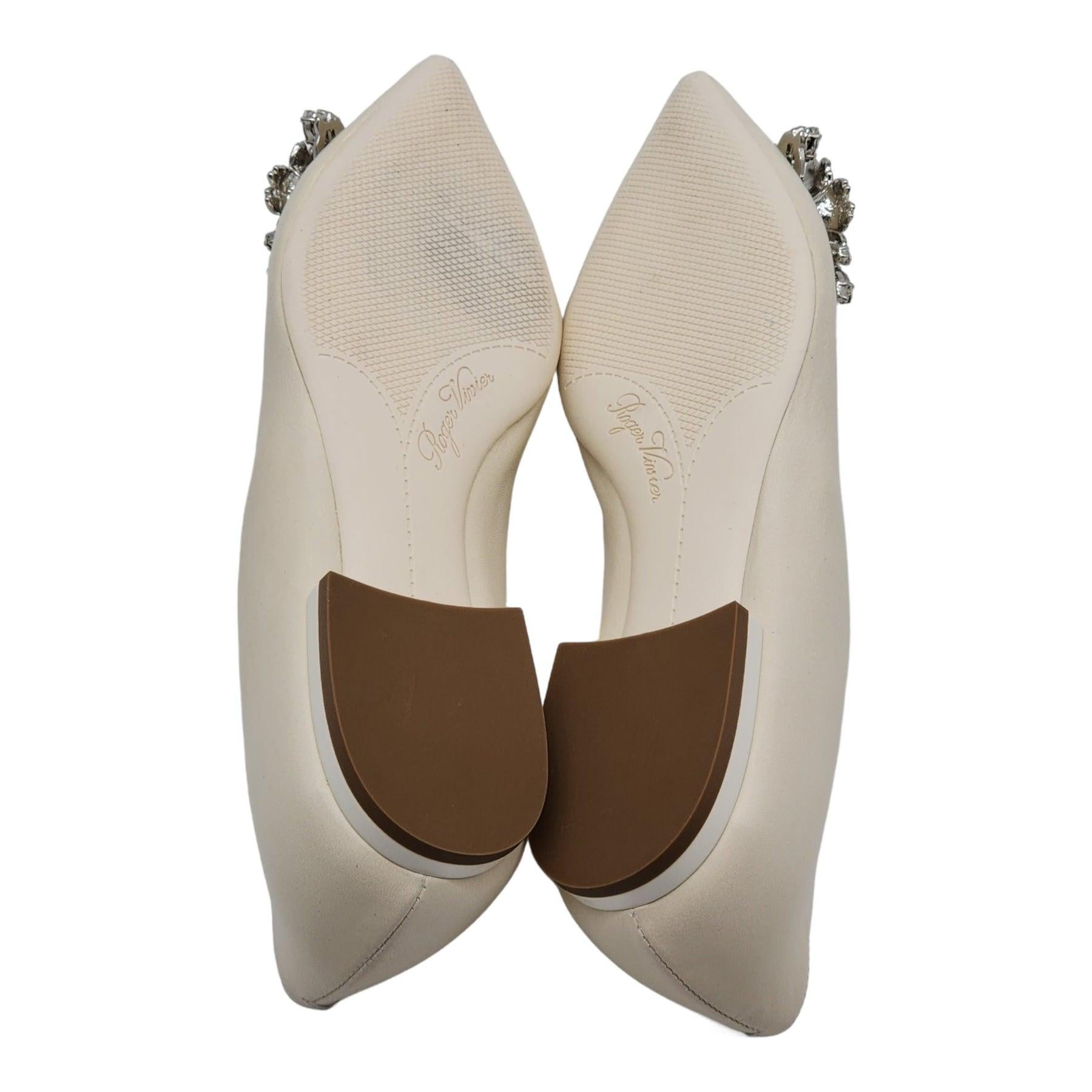Roger Vivier Flower Strass Leather Ballet Flats Leather in Ivory In Excellent Condition For Sale In Los Angeles, CA