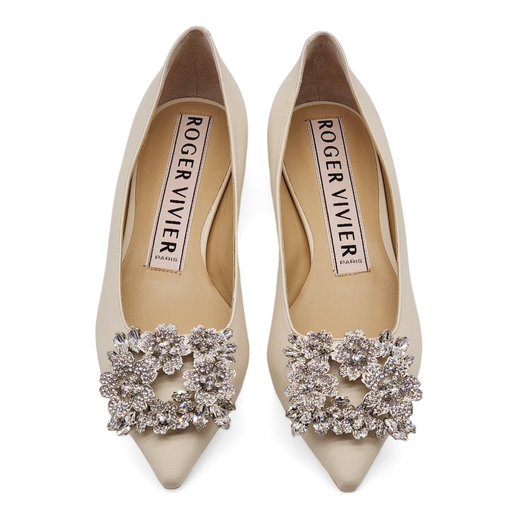 Roger Vivier Flower Strass Leather Ballet Flats Leather in Ivory.

Additional information:
Material: Leather
Lining: Leather
Sole: Leather insole, rubber sole
Upper: Calf leather
Toe shape: Pointed toe
Color: White
Size: 5 US
Country: