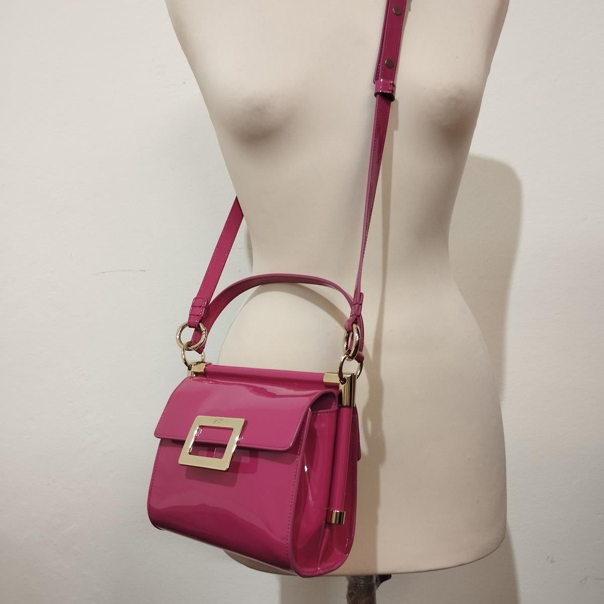 Roger Vivier Fuchsia Patent Mini Miss In Excellent Condition For Sale In Gazzaniga (BG), IT