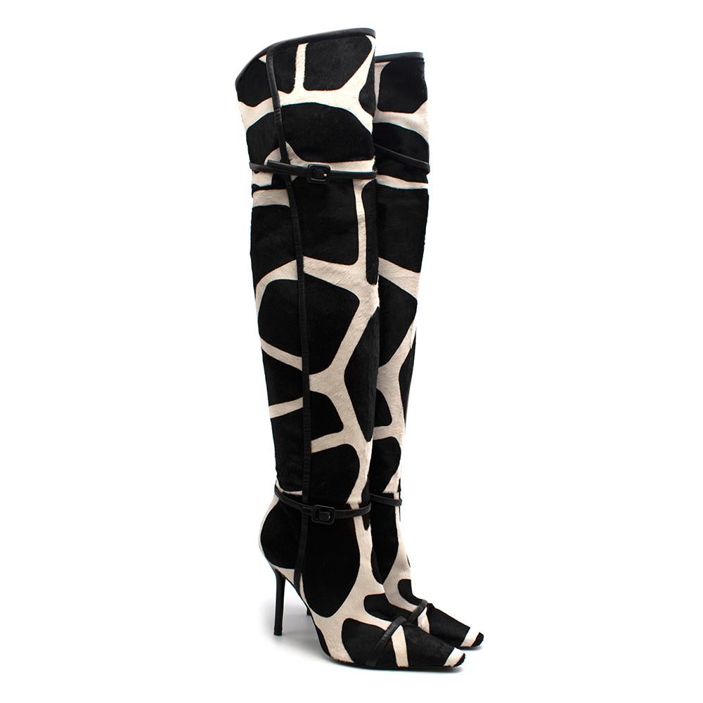 Roger Vivier Giraffe Print Calf Hair Heeled Knee Boots 

- Calf hair monochrome giraffe print boots
- Knee length 
- Heeled 
- Inner side zip 
- Pointed toe
- Leather trim detailing and buckle embellishments 
- Black patent leather sole
- Black soft