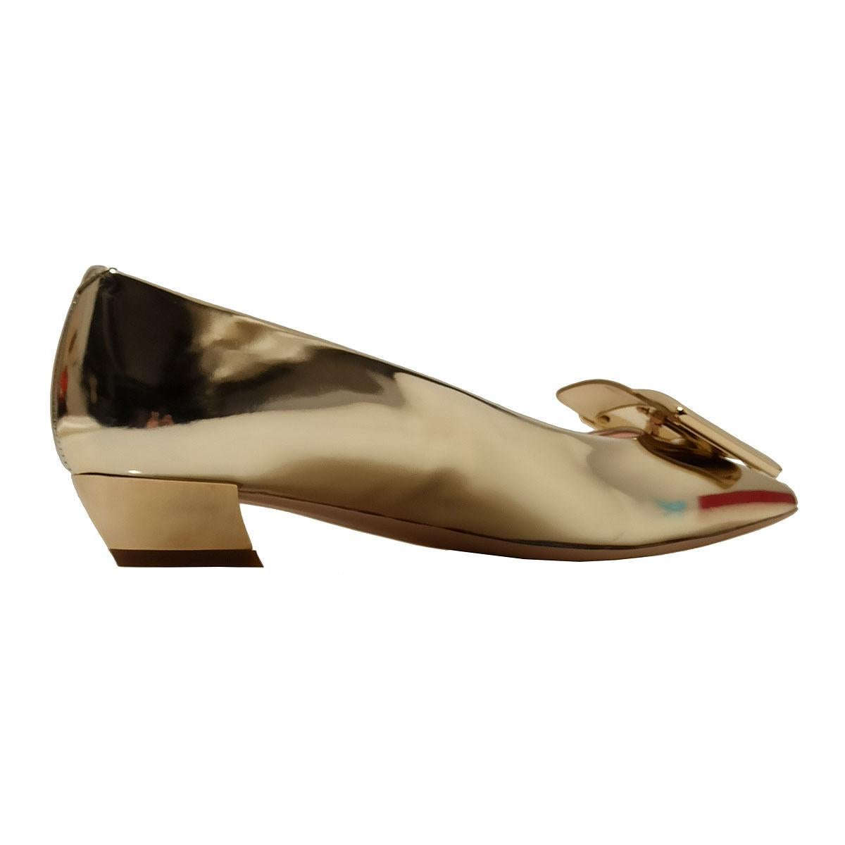 Beautiful Roger Vivier ballerina flat
Leather
Clear gold color
Metal buckle
Heel height cm 2,5 (0.98 inches)
Original price € 650
With box
Worldwide express shipping included in the price !