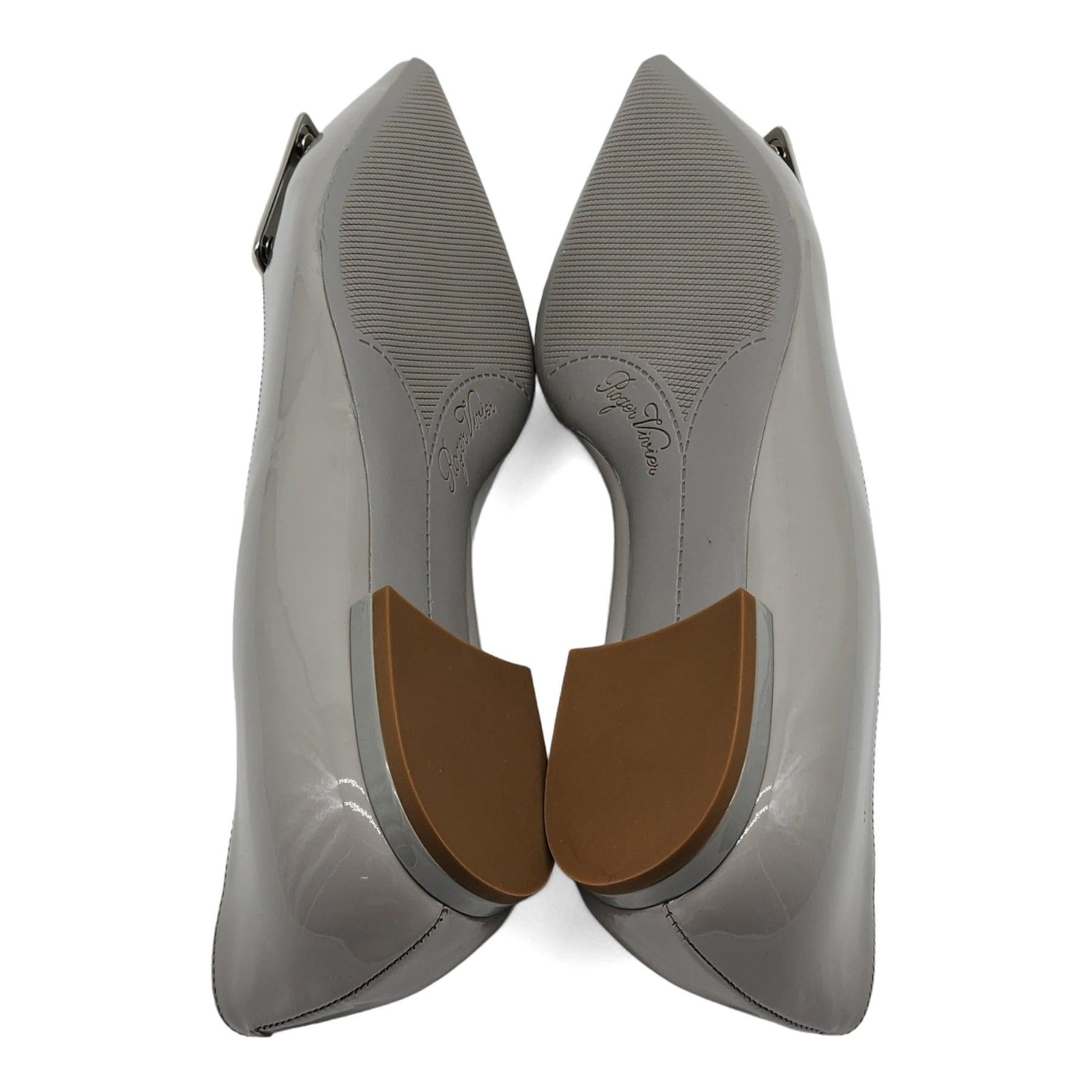 Roger Vivier Gommettine Ball Ballet Flats - Leather in Gray In Excellent Condition For Sale In Los Angeles, CA