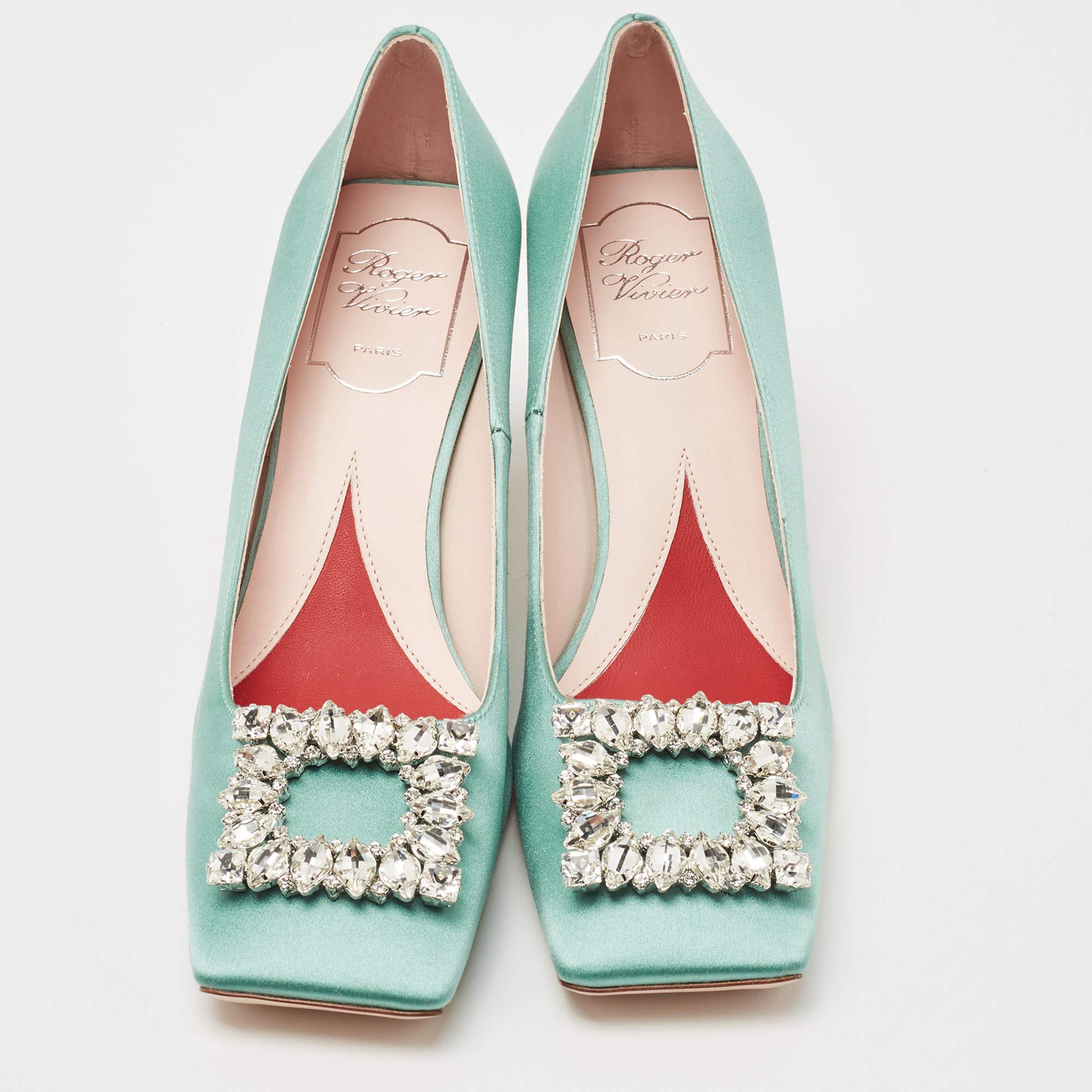 Creations from Roger Vivier are simply beautiful and have a truly timeless appeal. These green pumps validate just that! They are crafted from satin and feature pointed toes. They flaunt the shimmering embellished accents on the uppers and stand