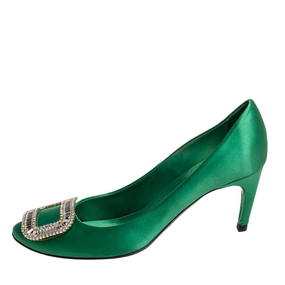Look stylish and glamorous in this pair of Limelight pumps, designed from smooth satin. Revamp your footwear collection by adding this pair of resplendent Roger Vivier pumps to it, which comes with embellished buckle detail on the vamps and 7 cm