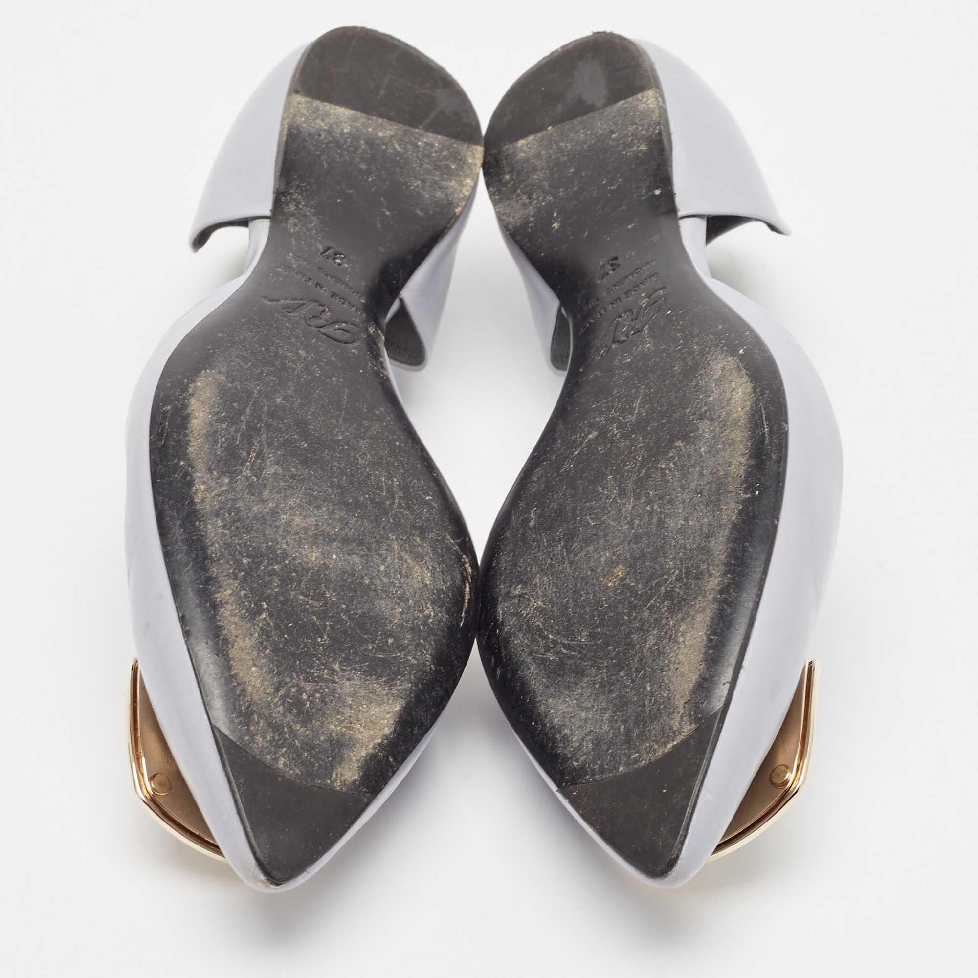 Roger Vivier Ballerine in pelle grigia misura 37 in vendita 1
