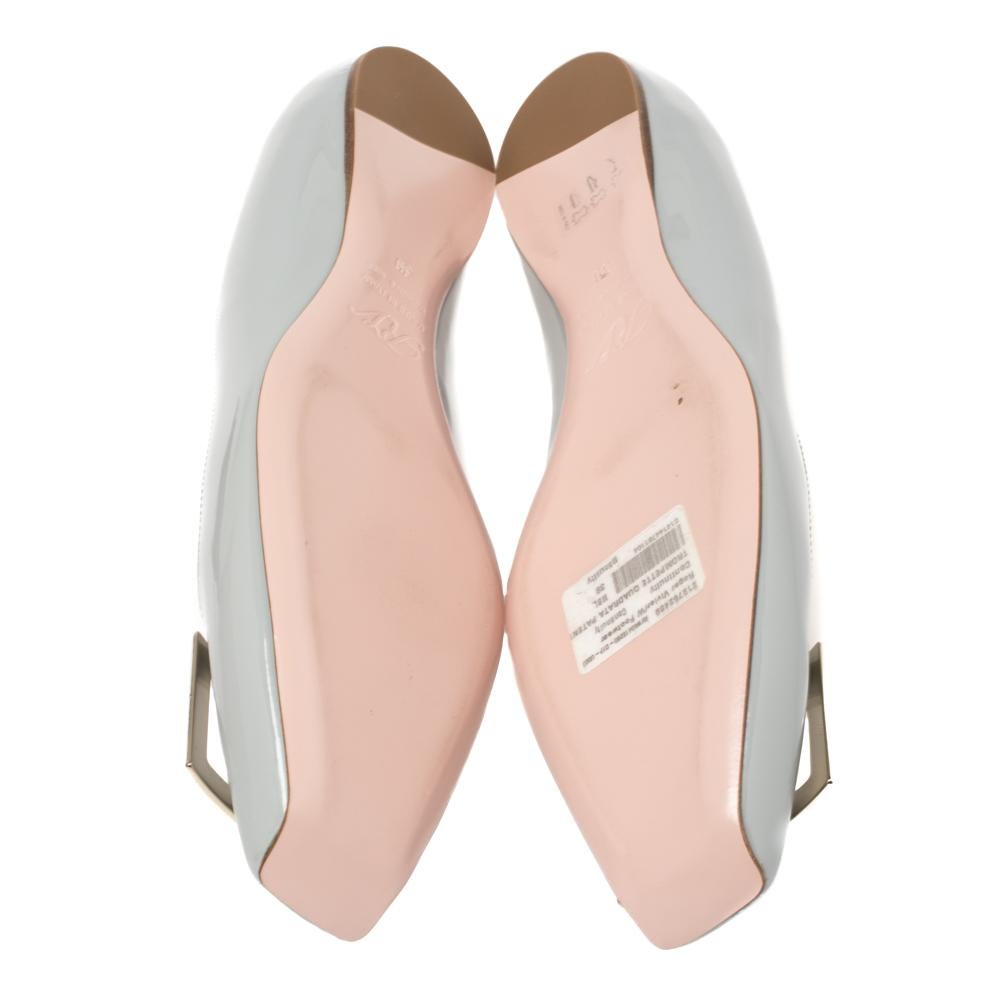 Roger Vivier Grey Patent Leather Ballet Flats Size 39 In Good Condition In Dubai, Al Qouz 2