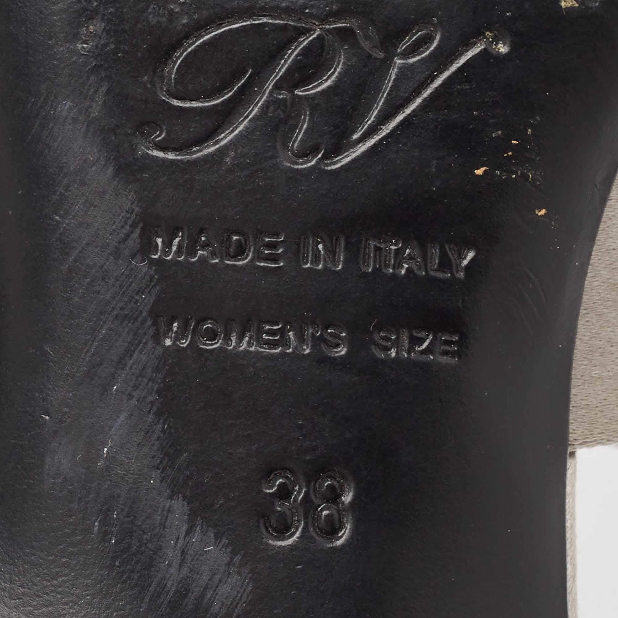 Roger Vivier - Sandali in raso grigio impreziositi da cristalli - taglia 38 in vendita 3