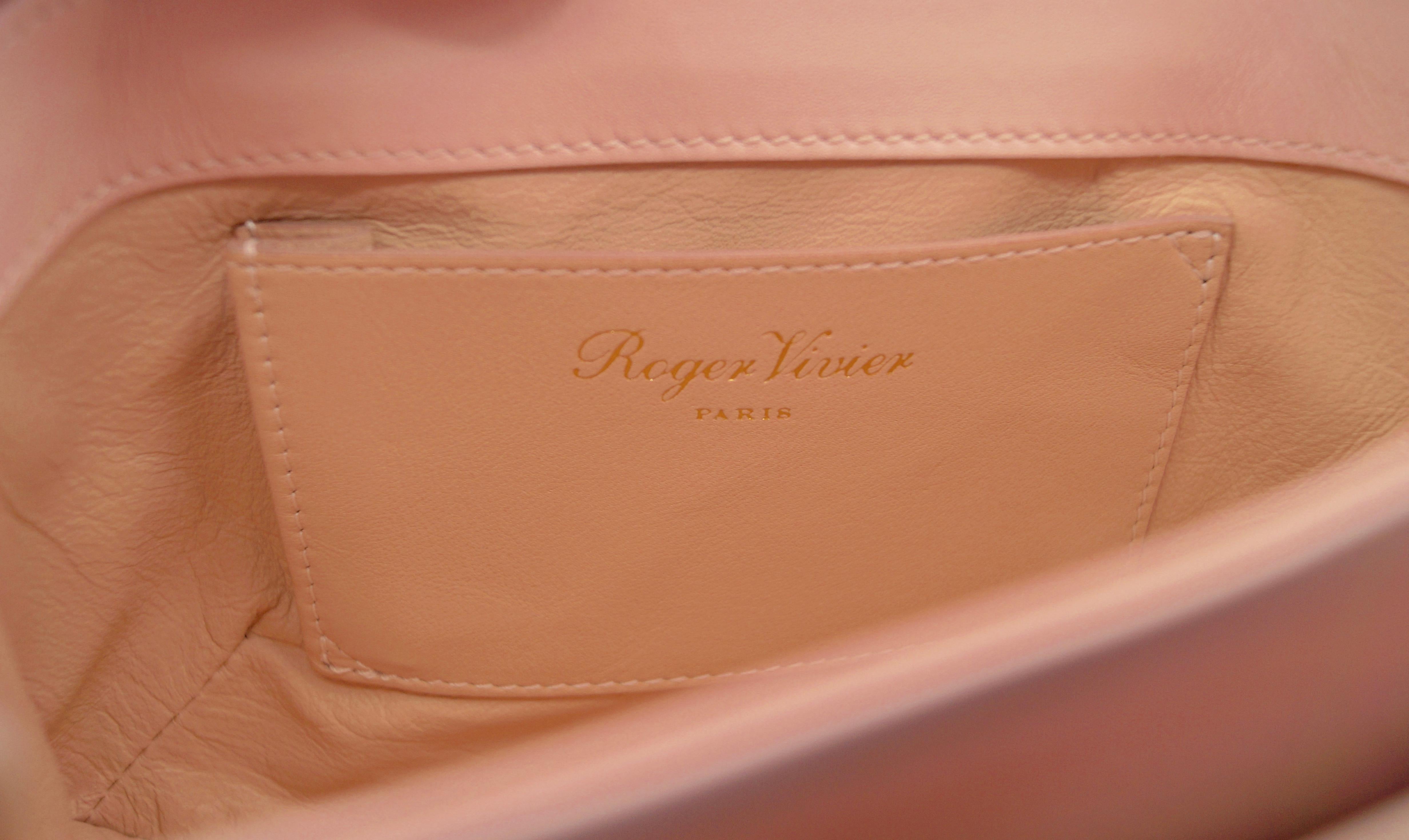 Petit sac en cuir rose Roger Vivier 6