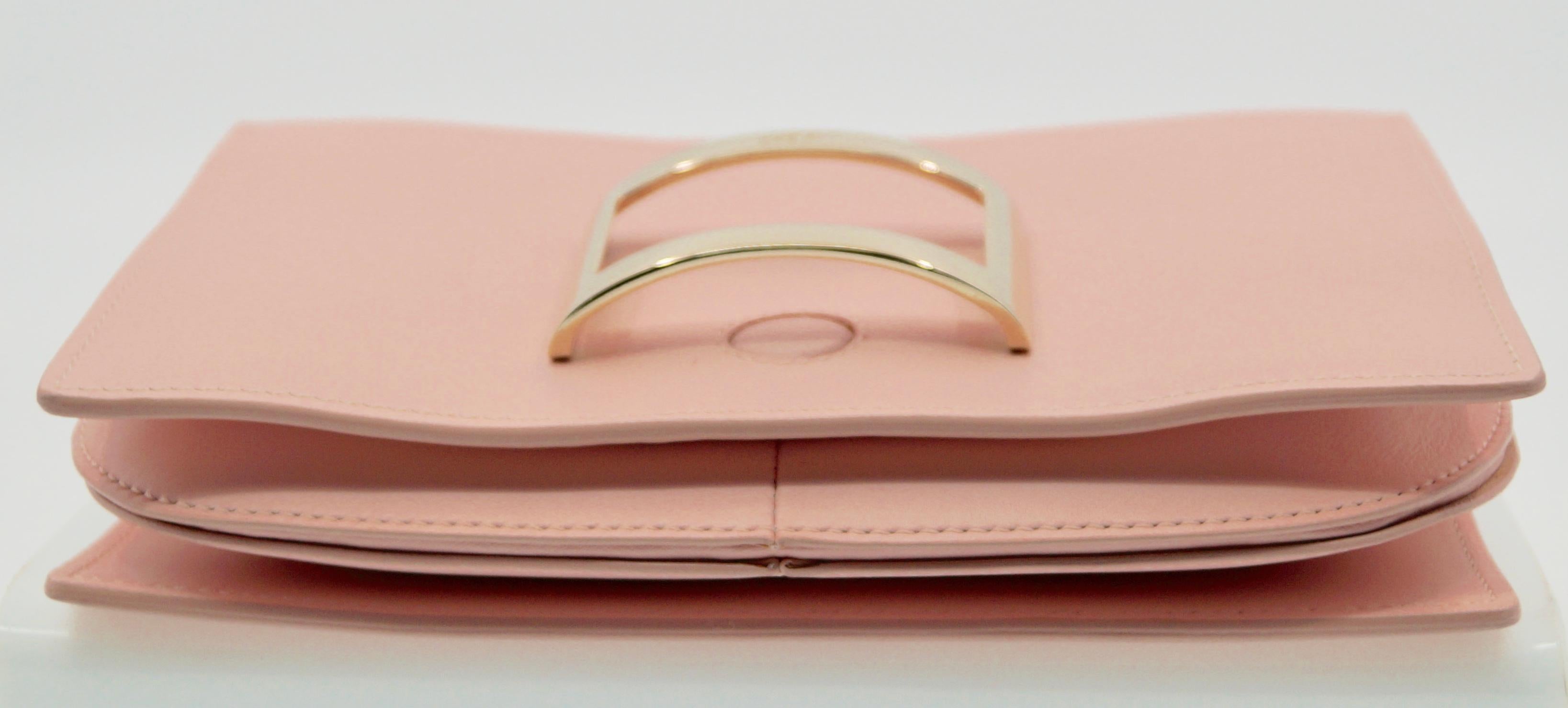 Petit sac en cuir rose Roger Vivier 4