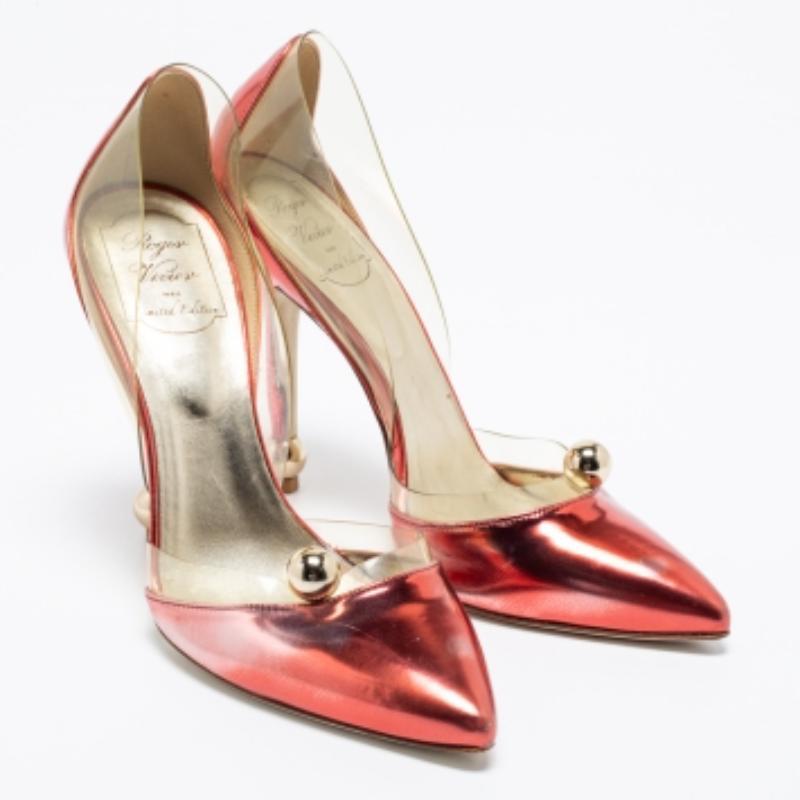 Roger Vivier delivers an element of glamor to your closet with these stunning pumps. Created using metallic-red leather and PVC, these pumps are augmented with pointed-toes, gold-tone hardware, and 12 cm heels. They have a slip-on style. Make a