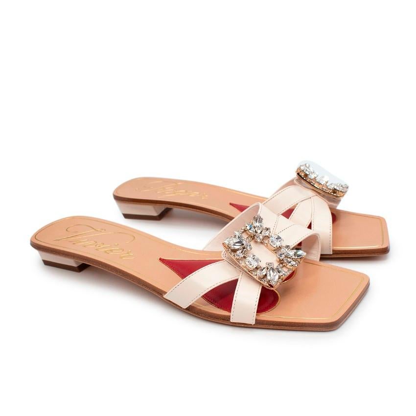 Roger Vivier Mini Broche Buckle Off White Leather Mules

- Set on the Belle Vivier Skyscraper heel
- Broche crystal buckle to the square toe
- Leather insole with heart-shaped insert
- Leather off white tone outsole

Materials:
Leather

Made in