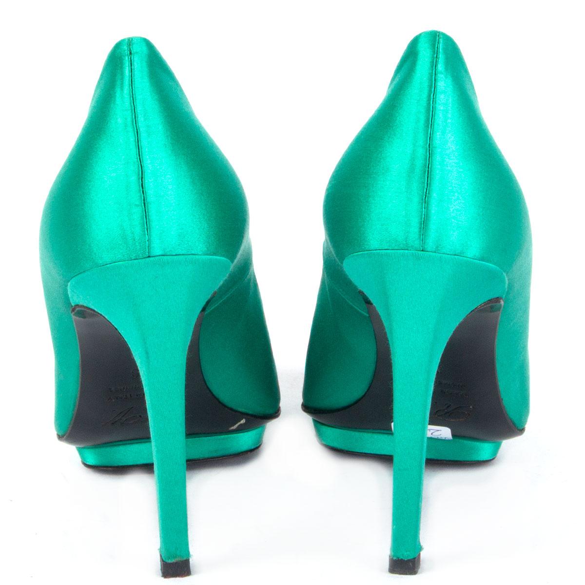 ROGER VIVIER Zapatos con hebilla en punta de satén verde menta 38 en Bueno Estado en Zürich, CH