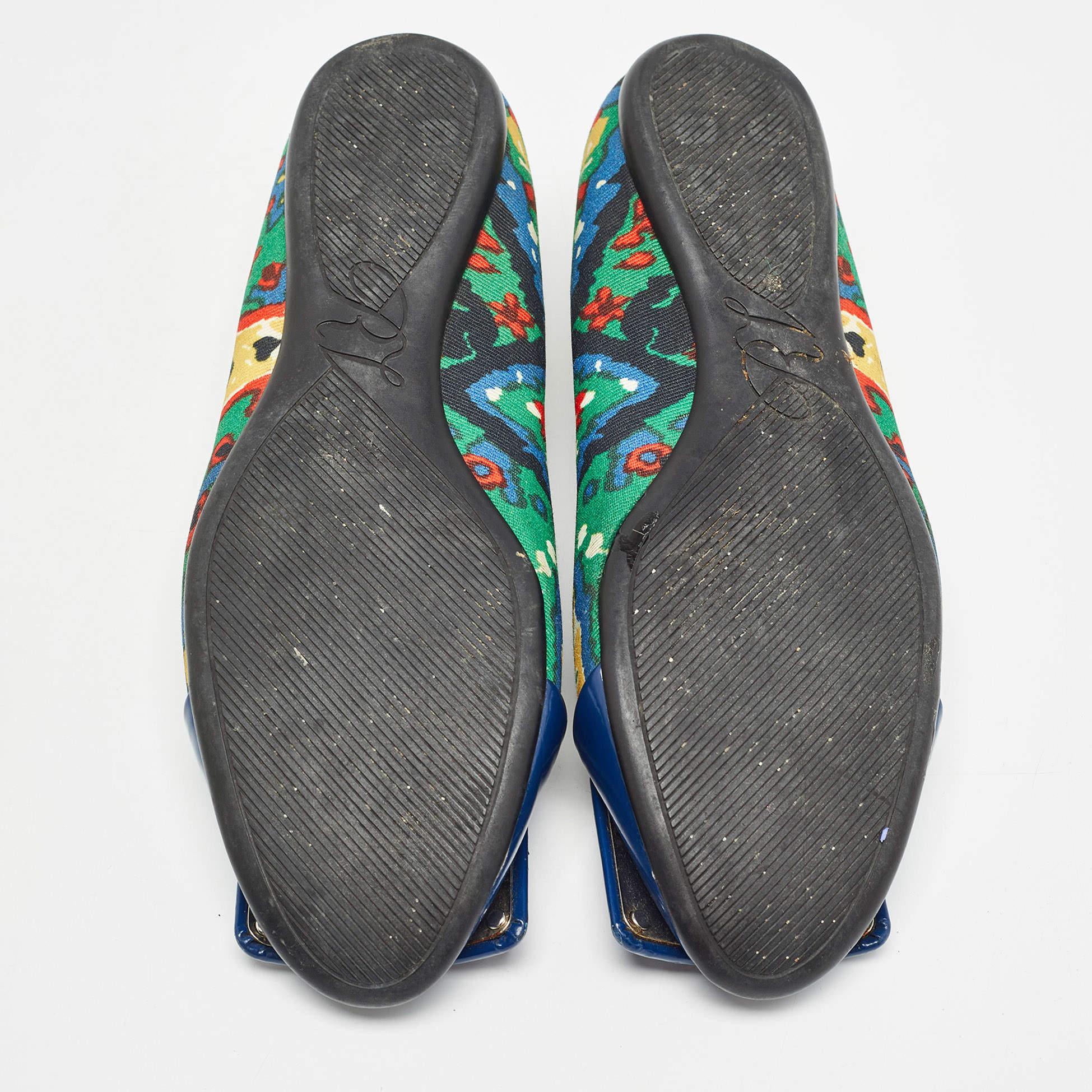 Roger Vivier Bailarinas de lona estampada multicolor y charol tamaño 36 en venta 1