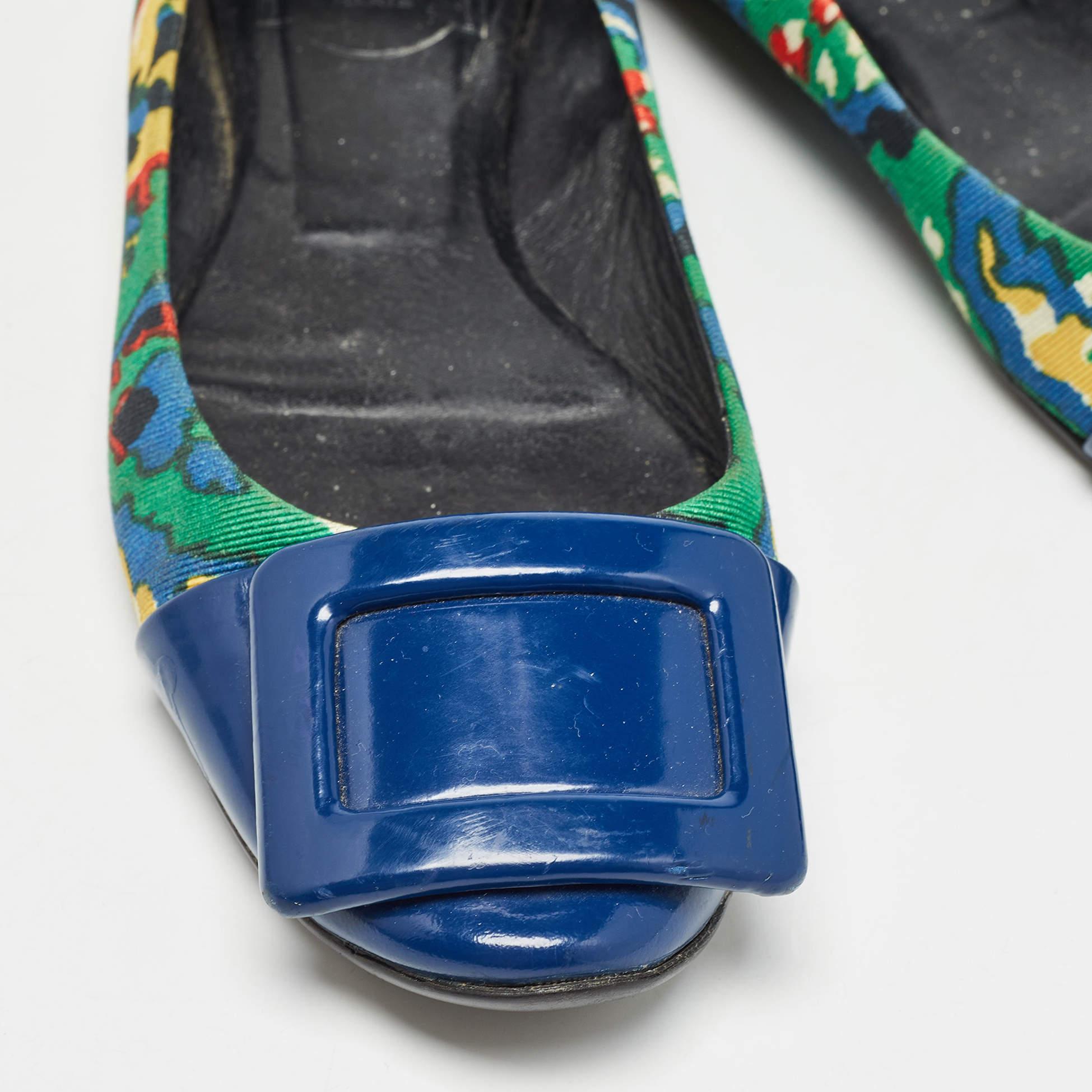 Roger Vivier Bailarinas de lona estampada multicolor y charol tamaño 36 en venta 2
