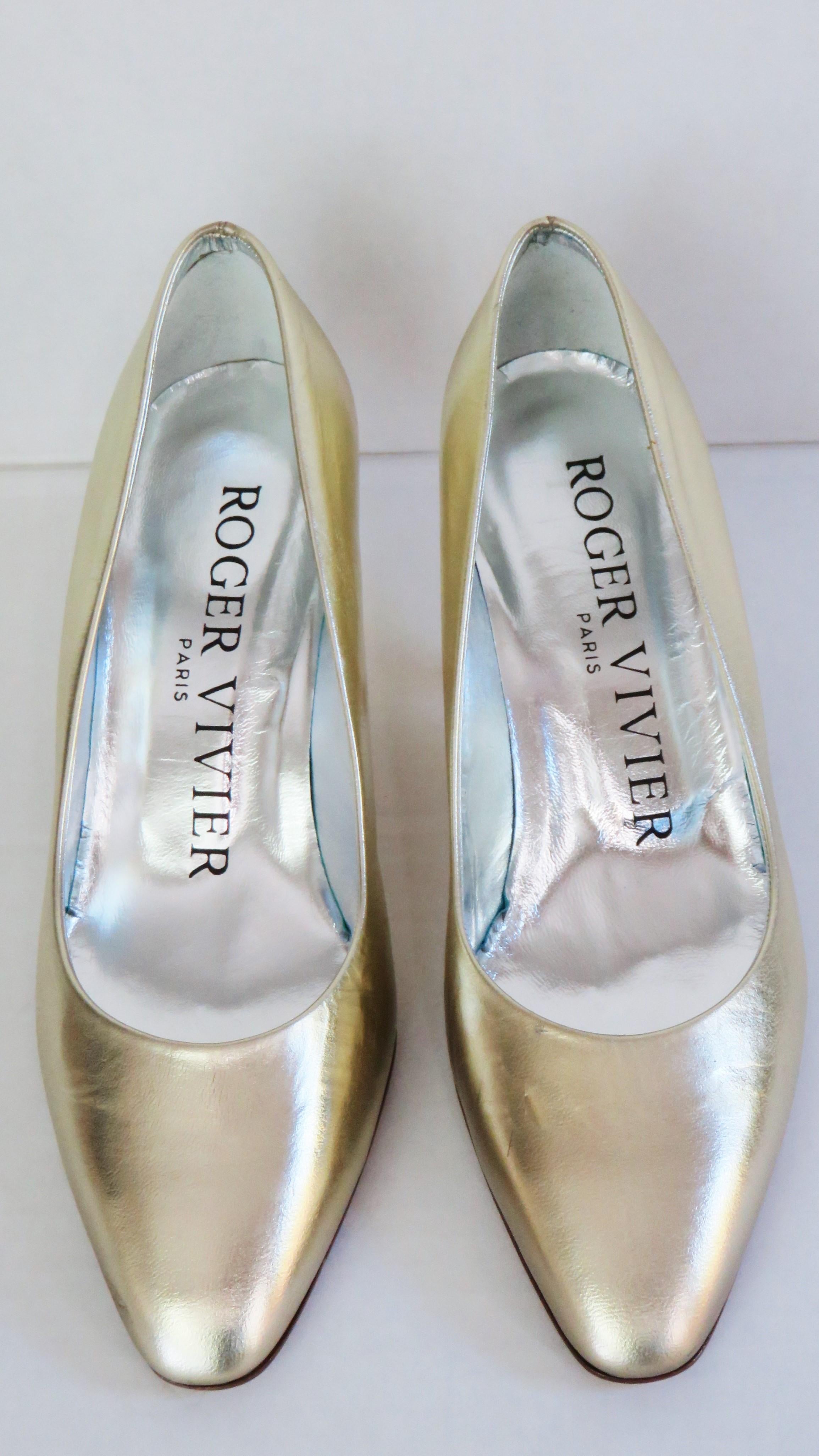 Roger Vivier Chaussures à talons virgule Comma originales dorées des années 1980, Taille 8 Pour femmes en vente