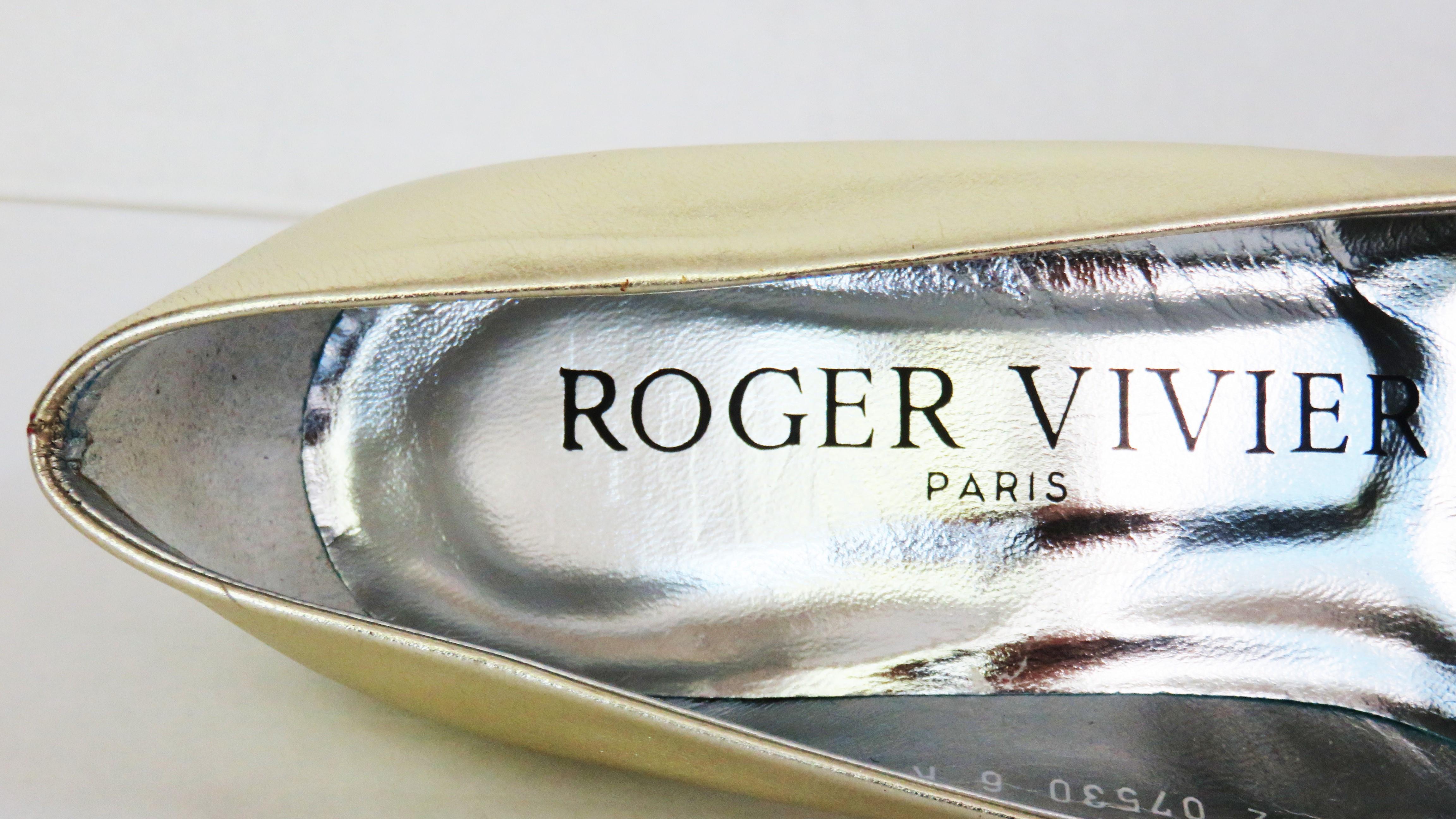 Roger Vivier New Gold 1980s Original Comma Virgule Heel Pump Size 8 For Sale 2
