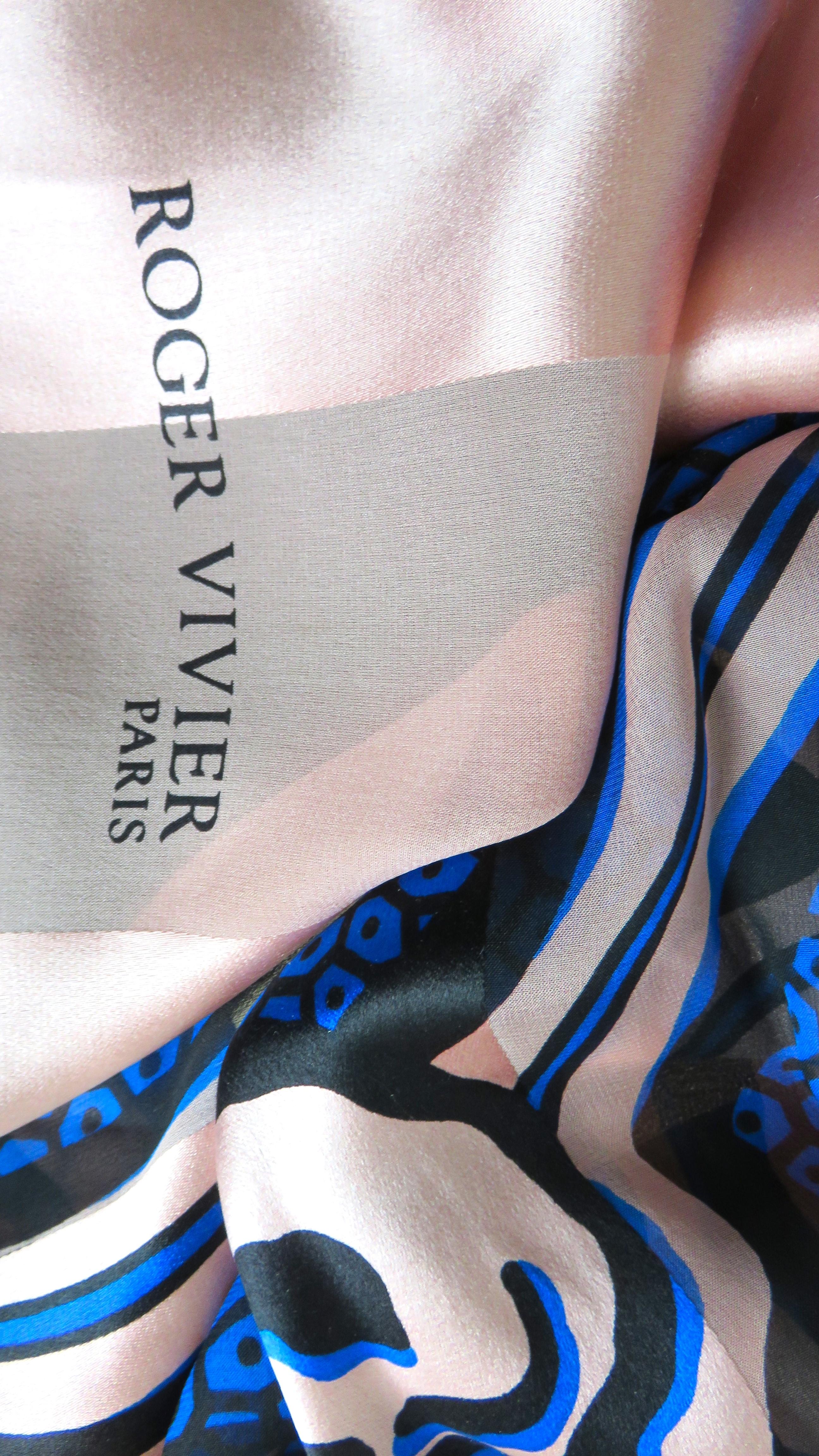 Roger Vivier Pañuelo de Seda Nuevo con Caja Años 90 en venta 5