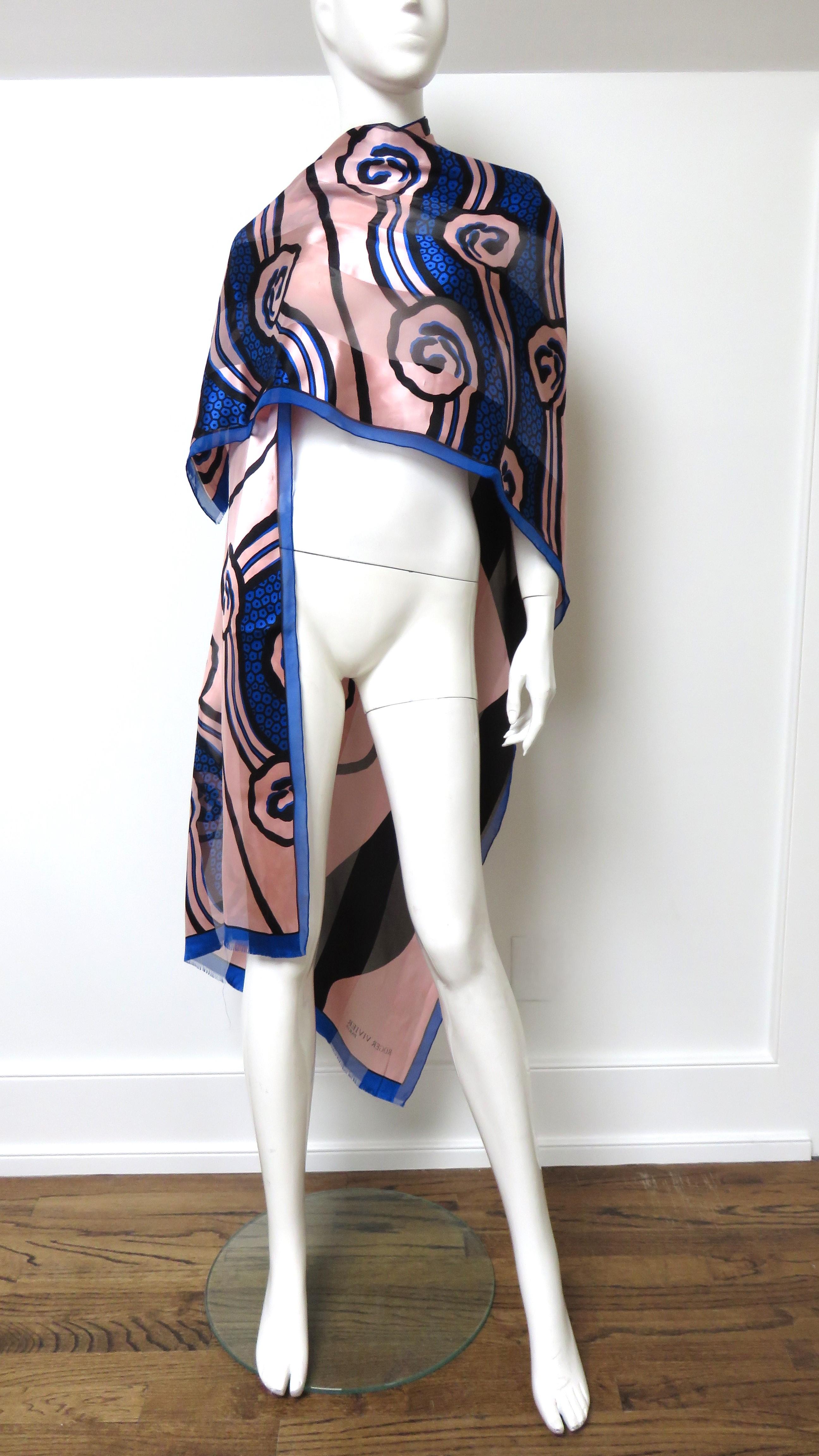 Roger Vivier Pañuelo de Seda Nuevo con Caja Años 90 en venta 2