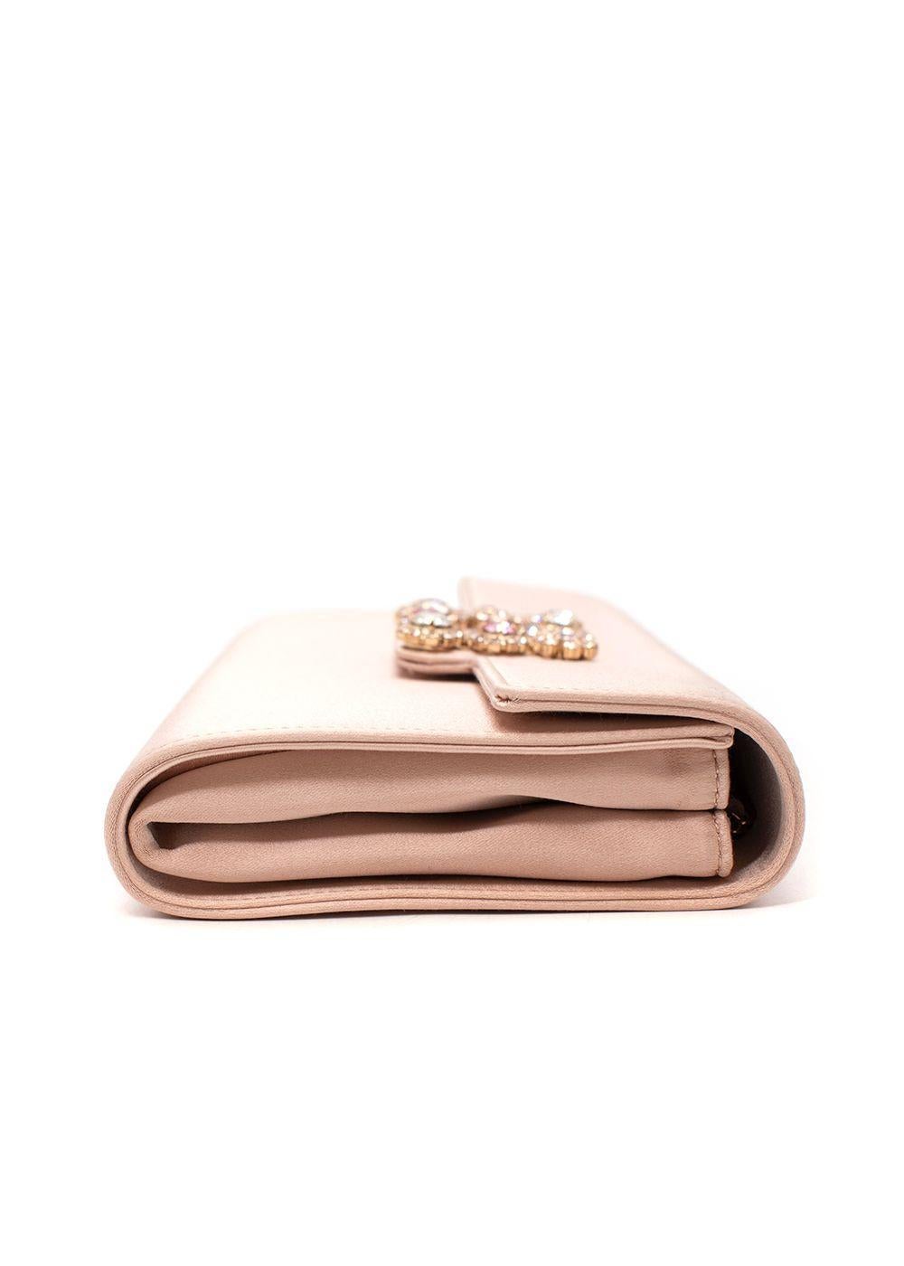 Roger Vivier Nude-Pink Satin Flower Strass Chain Clutch In New Condition For Sale In London, GB