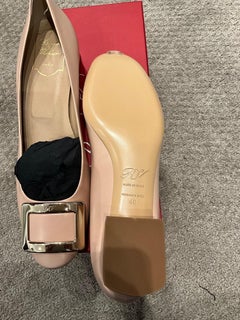 Roger Vivier Nude Pump New