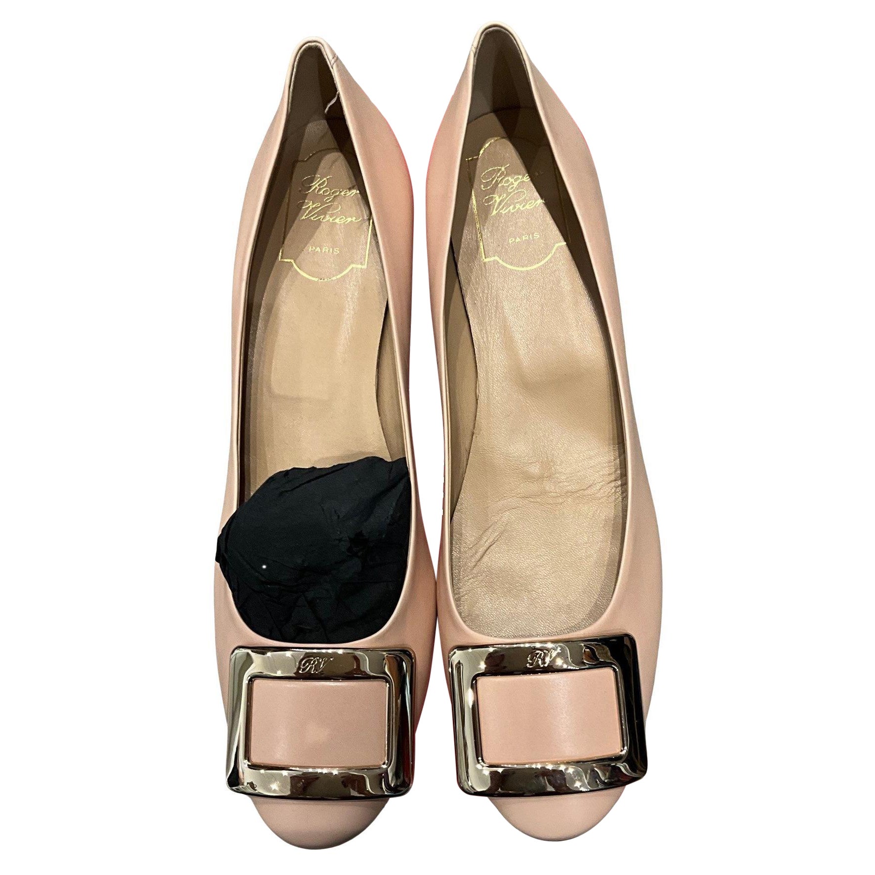 Roger Vivier Nude Pump New