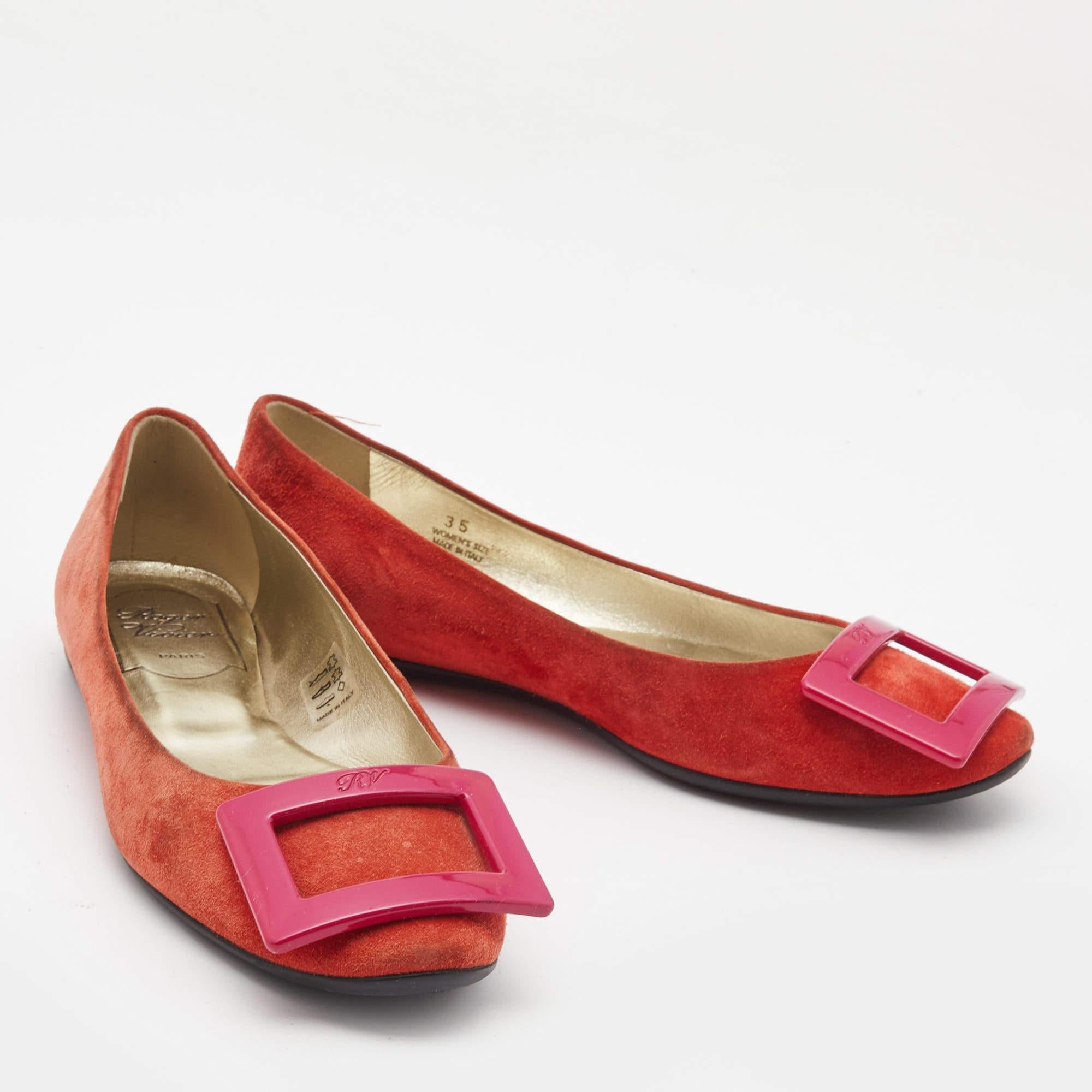 Roger Vivier Ballerines Vivier en daim orange taille 35 Bon état - En vente à Dubai, Al Qouz 2