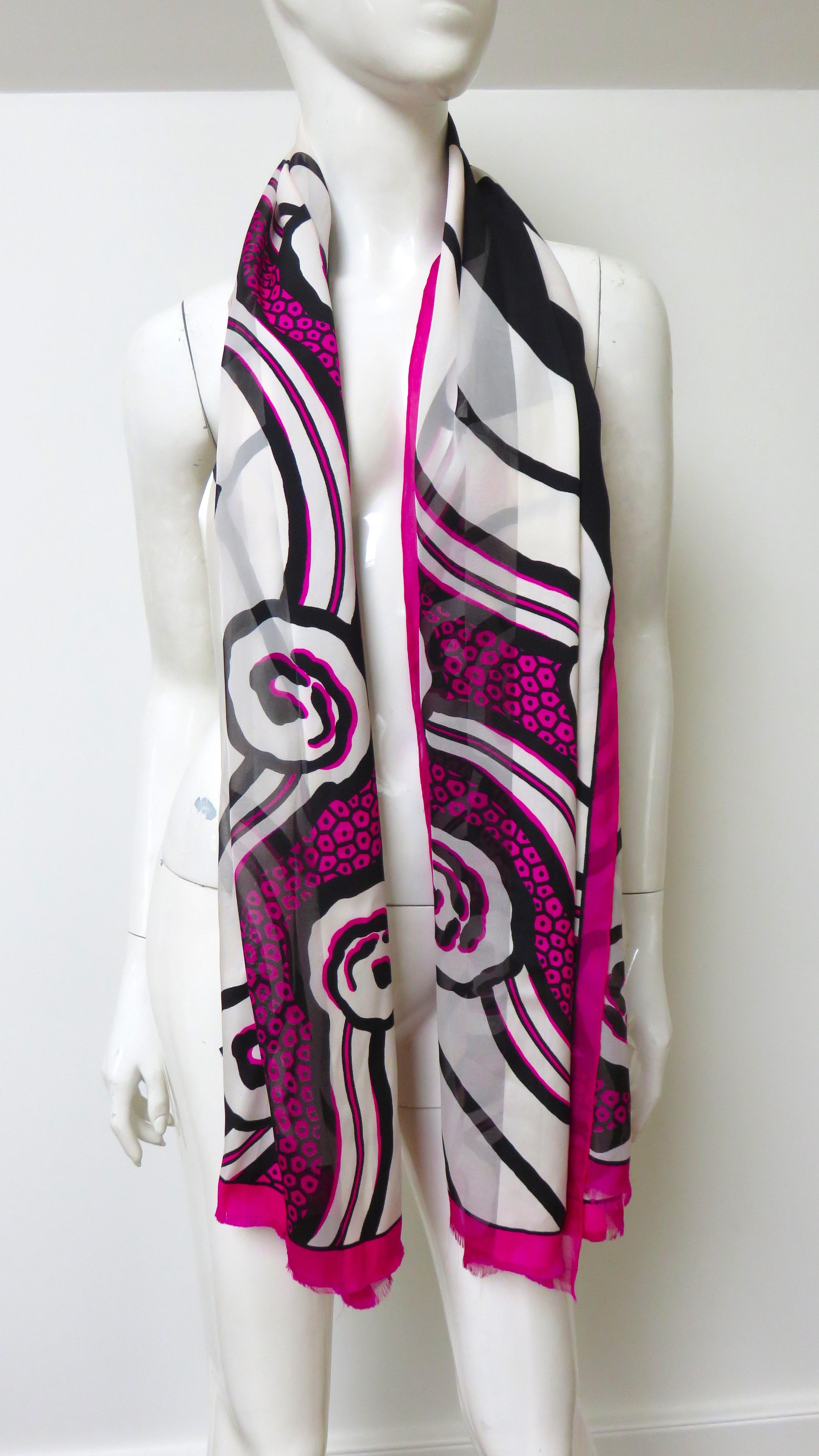 Roger Vivier París Nuevo con Caja Pañuelo de Seda Años 90 en venta 1