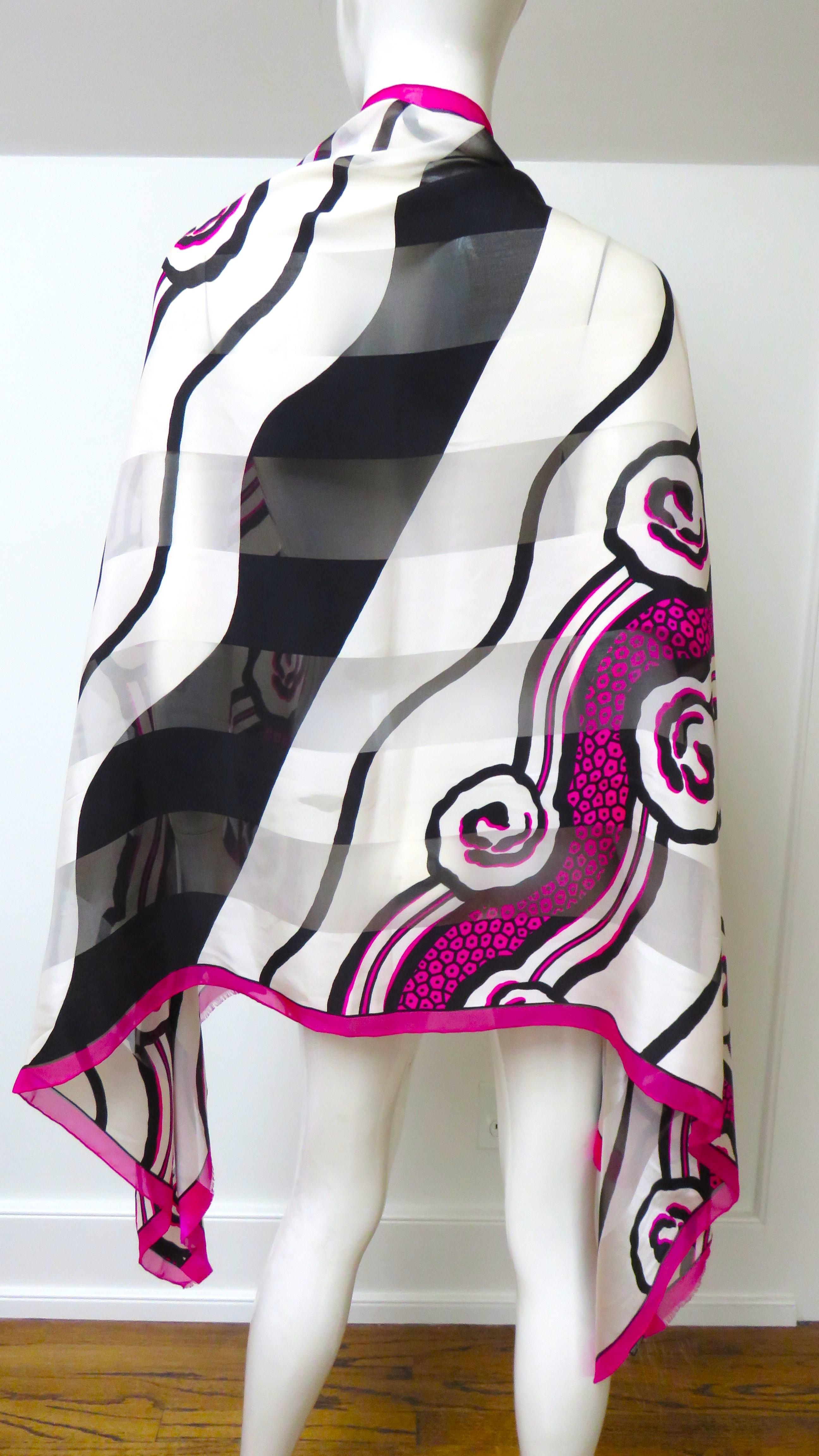 Roger Vivier París Nuevo con Caja Pañuelo de Seda Años 90 en venta 3