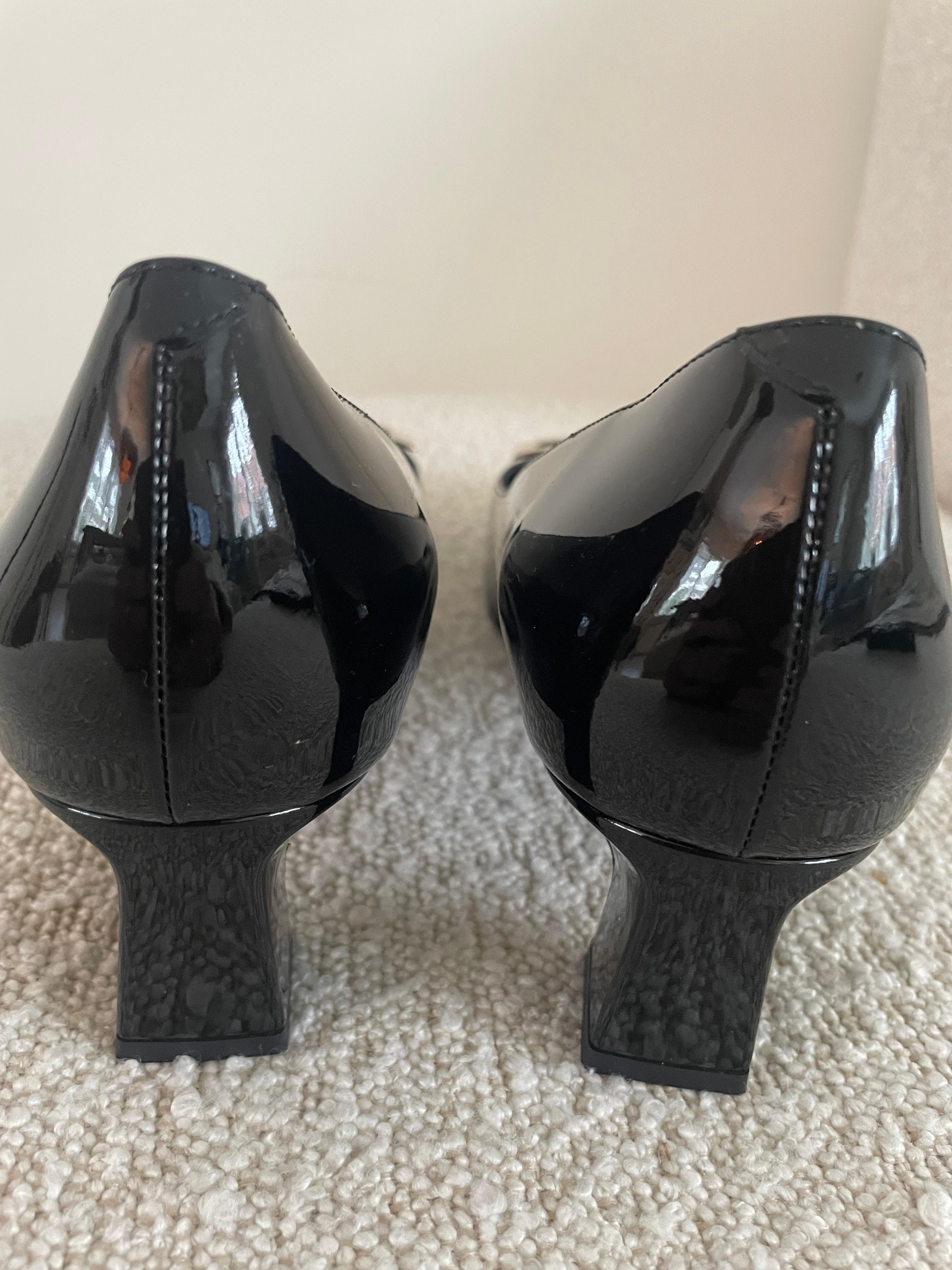 Roger Vivier Paris Escarpins en cuir verni noir avec boucle dorée taille 42 1