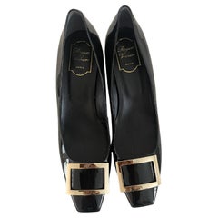 Roger Vivier Paris Escarpins en cuir verni noir avec boucle dorée taille 42