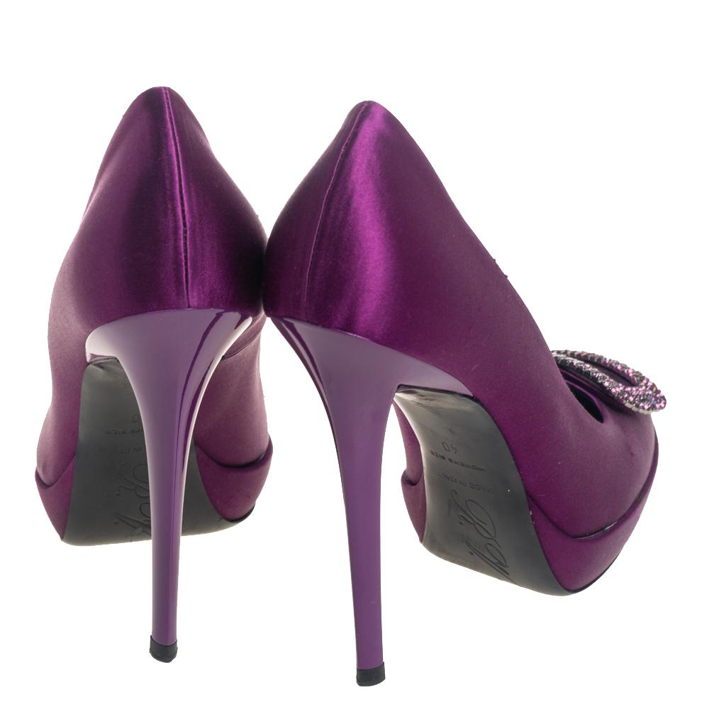 Roger Vivier Purple Satin Crystal Embellished Buckle Platform Pumps Size 40 In Good Condition In Dubai, Al Qouz 2