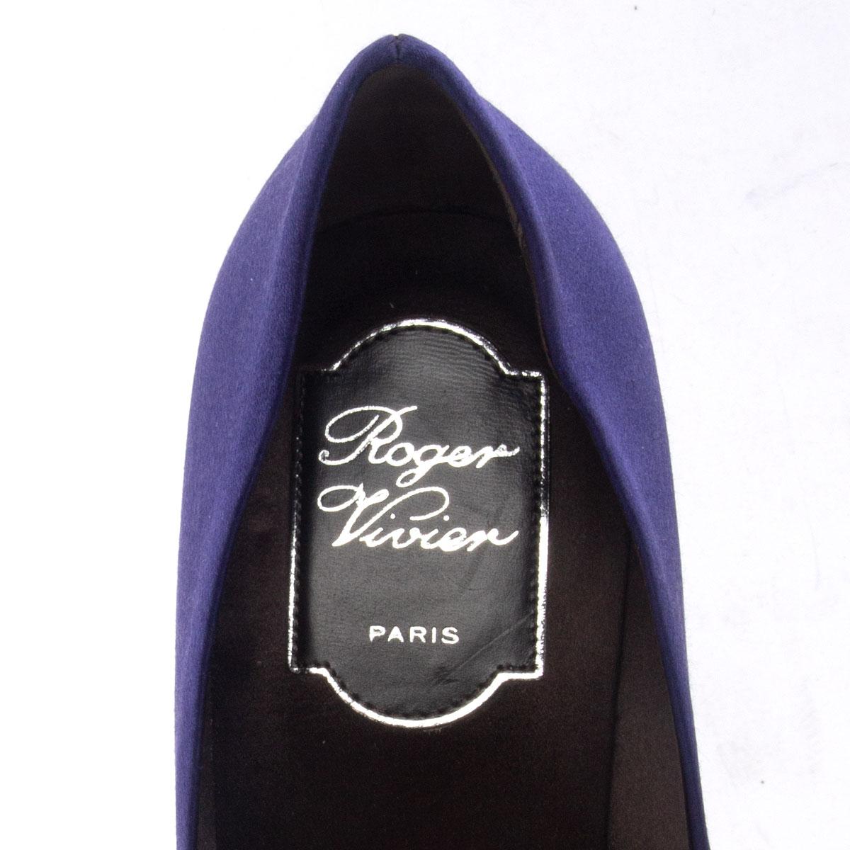 ROGER VIVIER - Escarpins à boucle à bout pointu en satin violet, taille 38,5 en vente 1