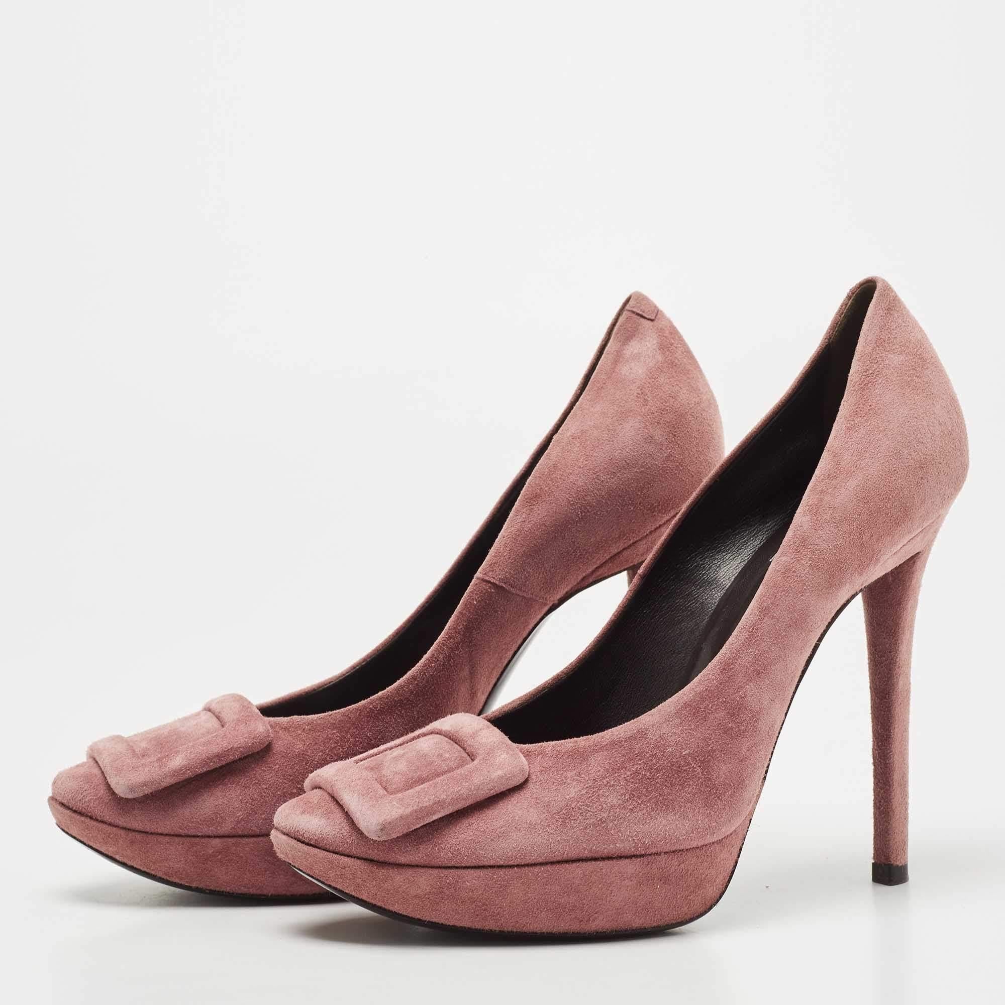 Silhouette intemporelle  Cette paire d'escarpins est simple et élégante à la fois. Avec une nuance de classe   il est doté de semelles résistantes et d'une assise plantaire confortable.