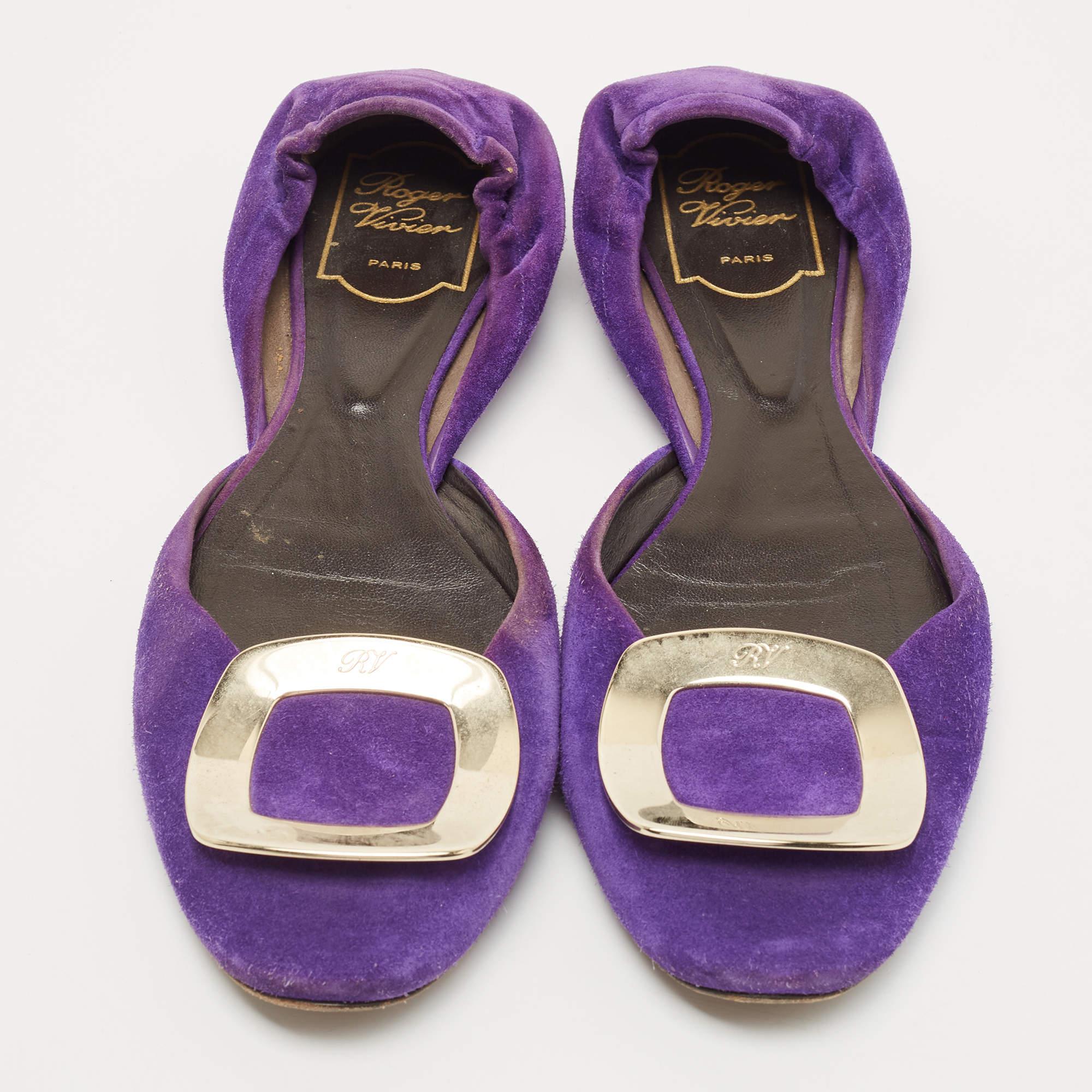 Roger Vivier Purple Suede Chip Buckle D'orsay Ballet Flats Size 38 In Good Condition For Sale In Dubai, Al Qouz 2