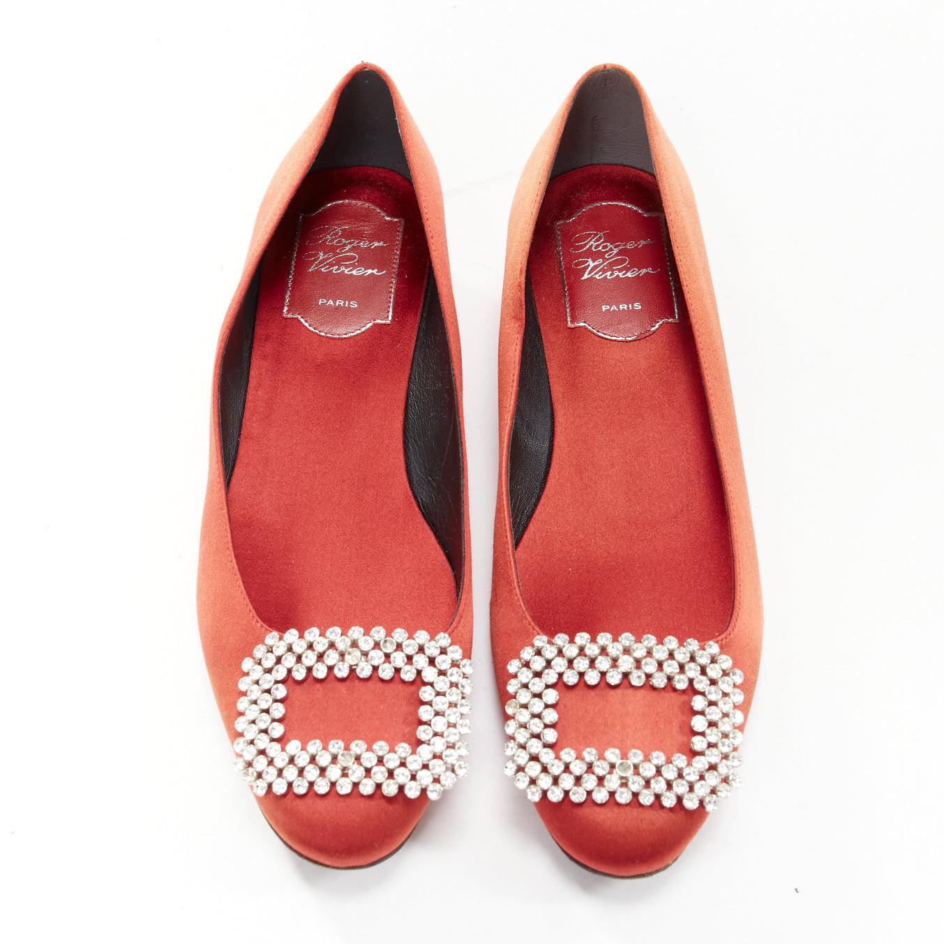 ROGER VIVIER red satin silver strass crystal buckle classic dress flats EU36.5
Reference: KYCG/A00042
Brand: Roger Vivier
Material: Satin
Color: Red
Pattern: Solid
Closure: Slip On
Lining: Red Fabric
Made in: Italy

CONDITION:
Condition: Poor, this