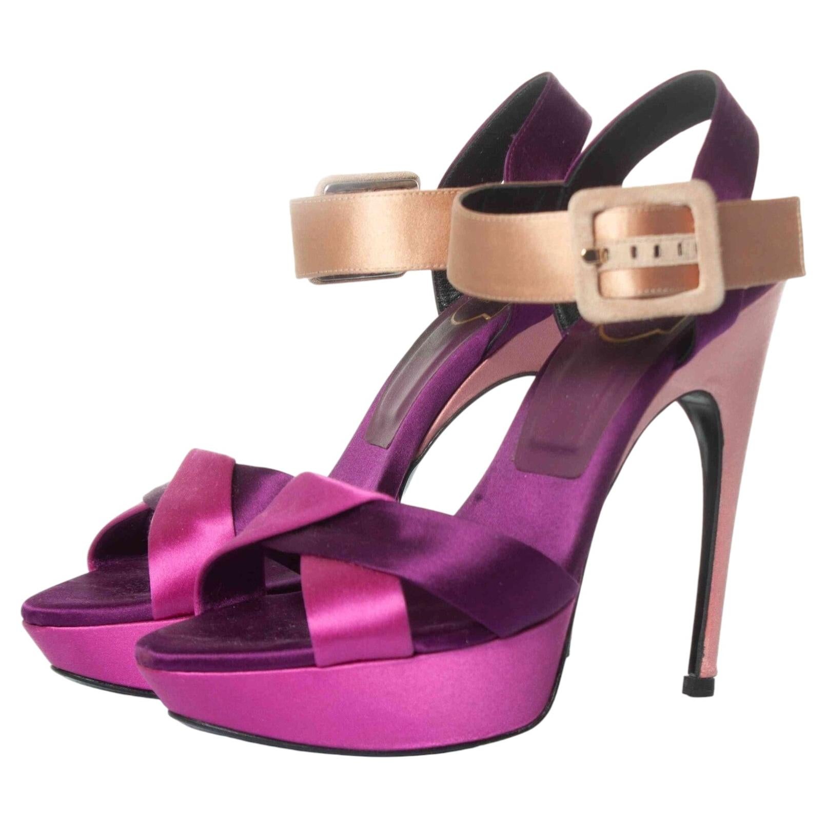 Roger Vivier, Plateausandalen aus Satin