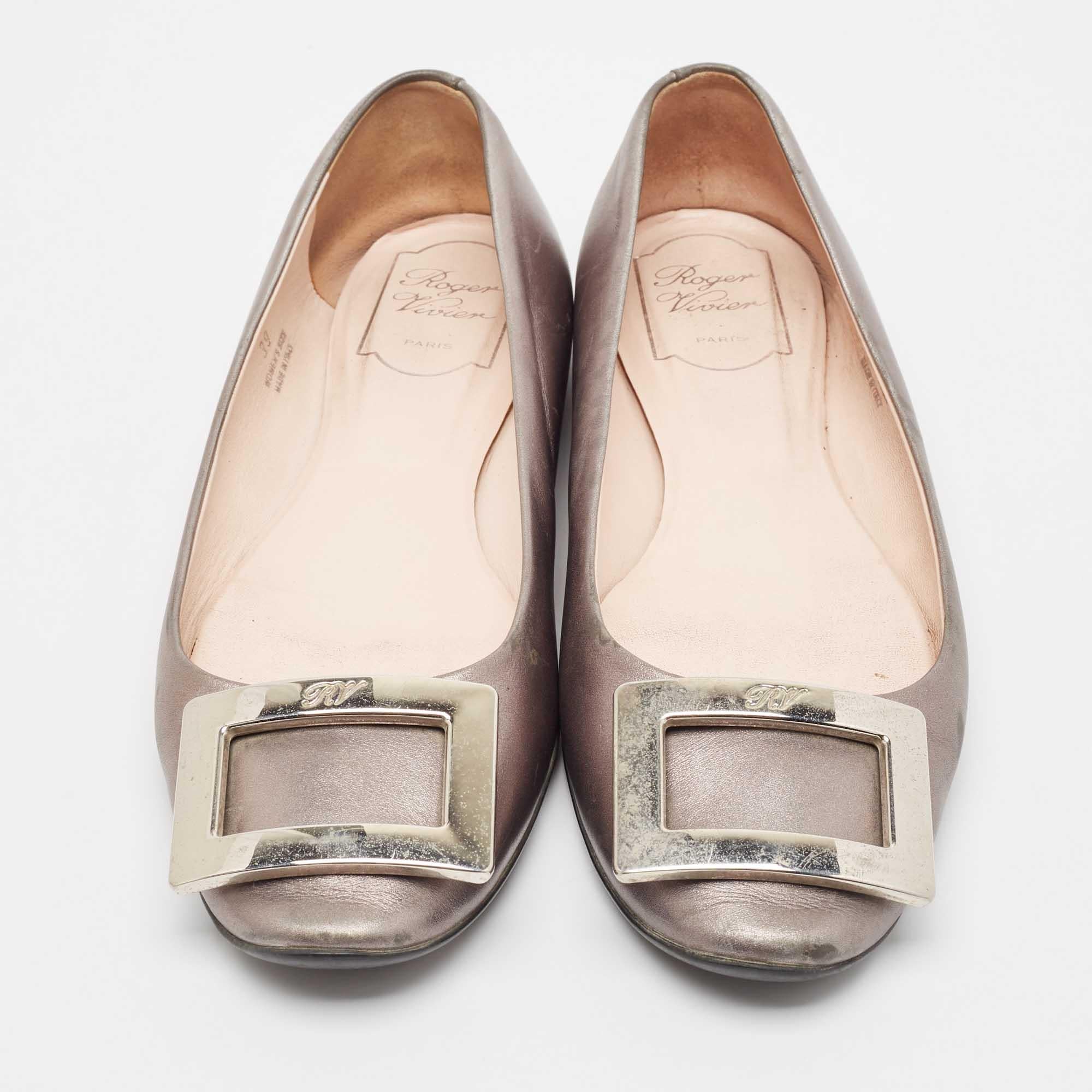 Brown Roger Vivier Silver Leather Gommette Ballet Flats Size 39 For Sale