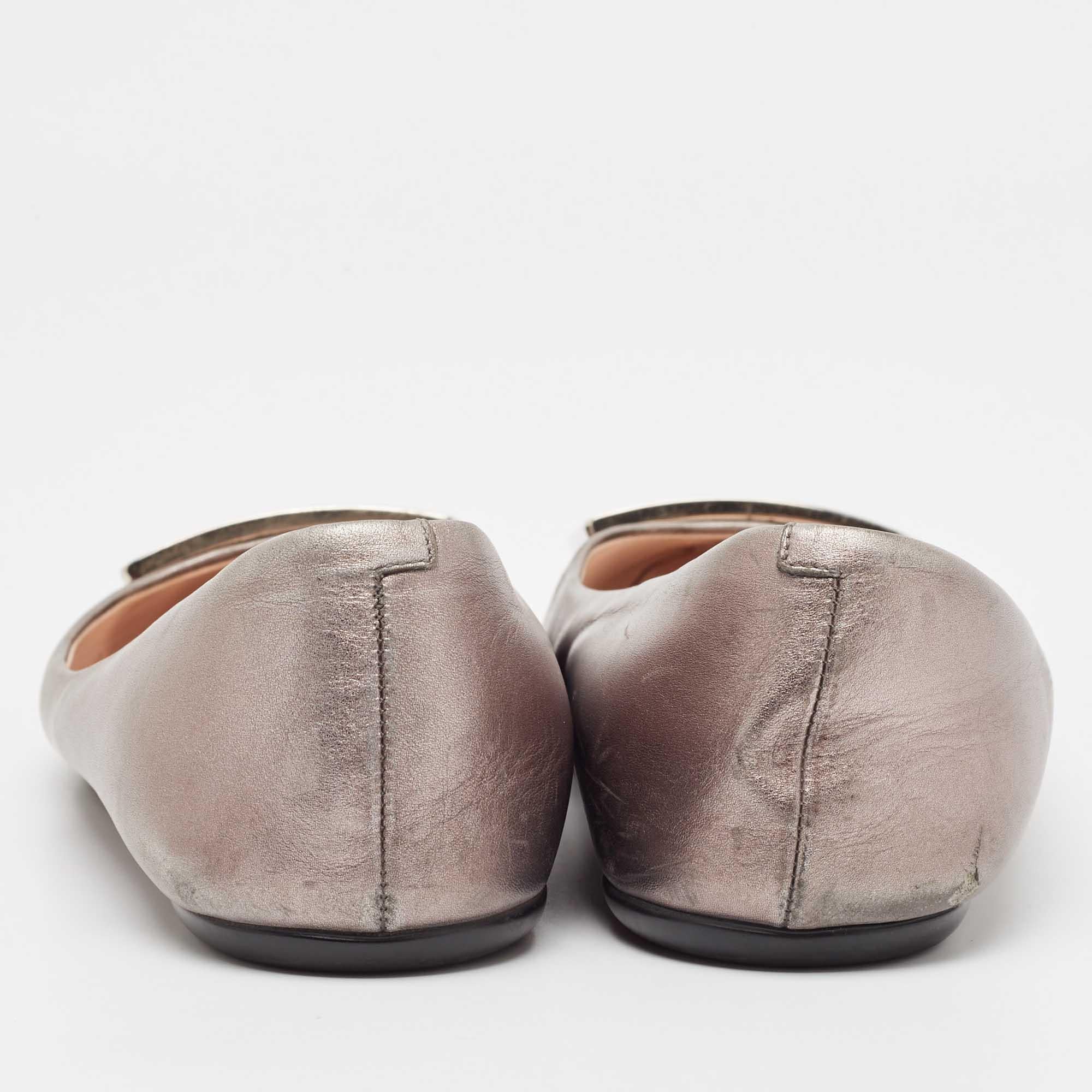 Women's Roger Vivier Silver Leather Gommette Ballet Flats Size 39 For Sale