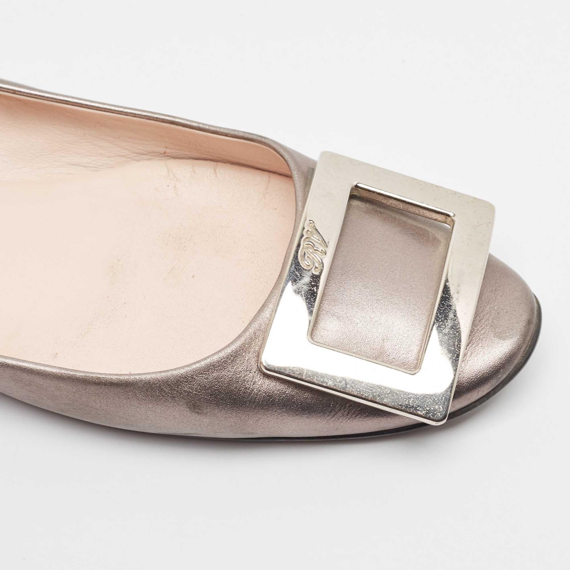 Roger Vivier Silver Leather Gommette Ballet Flats Size 39 For Sale 2