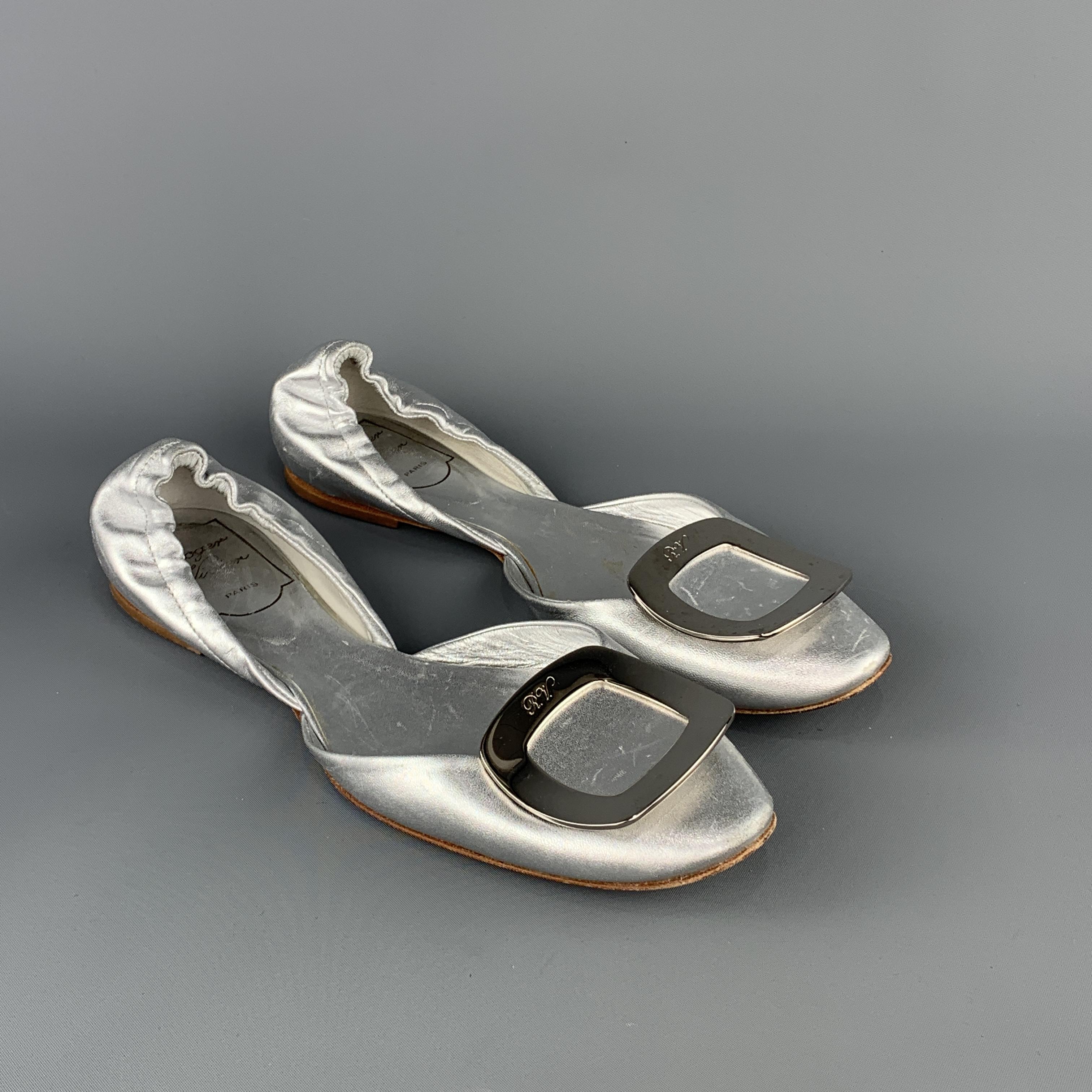 ROGER VIVIER D'orsay flats come in metallic silver leather with an oversived metal buckle. Made in Italy.
 
Good Pre-Owned Condition.
Marked: IT 36 1/2