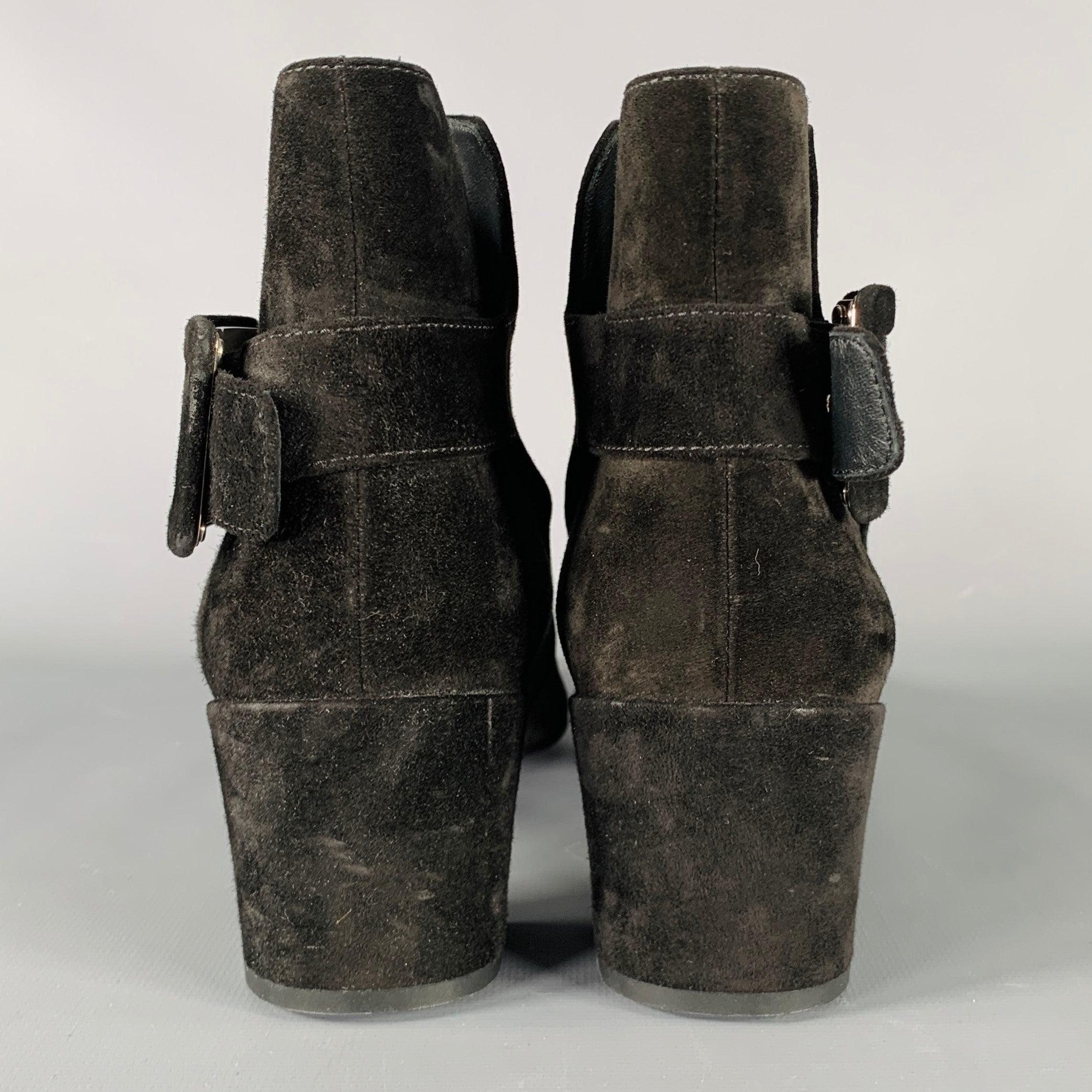 ROGER VIVIER Size 9 Black Suede Chunky Heel Boots In Good Condition For Sale In San Francisco, CA