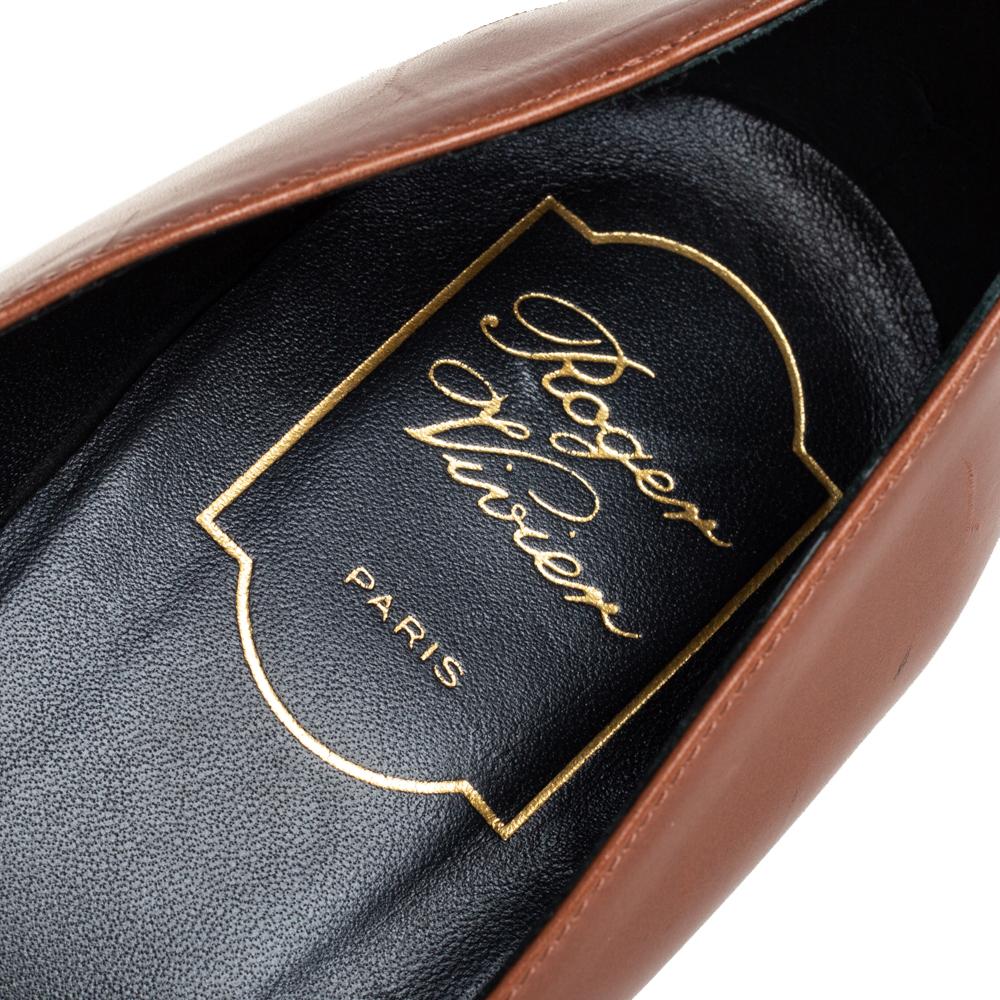 Roger Vivier Tan Leather Pointed Toe Pumps Size 40 In Good Condition In Dubai, Al Qouz 2