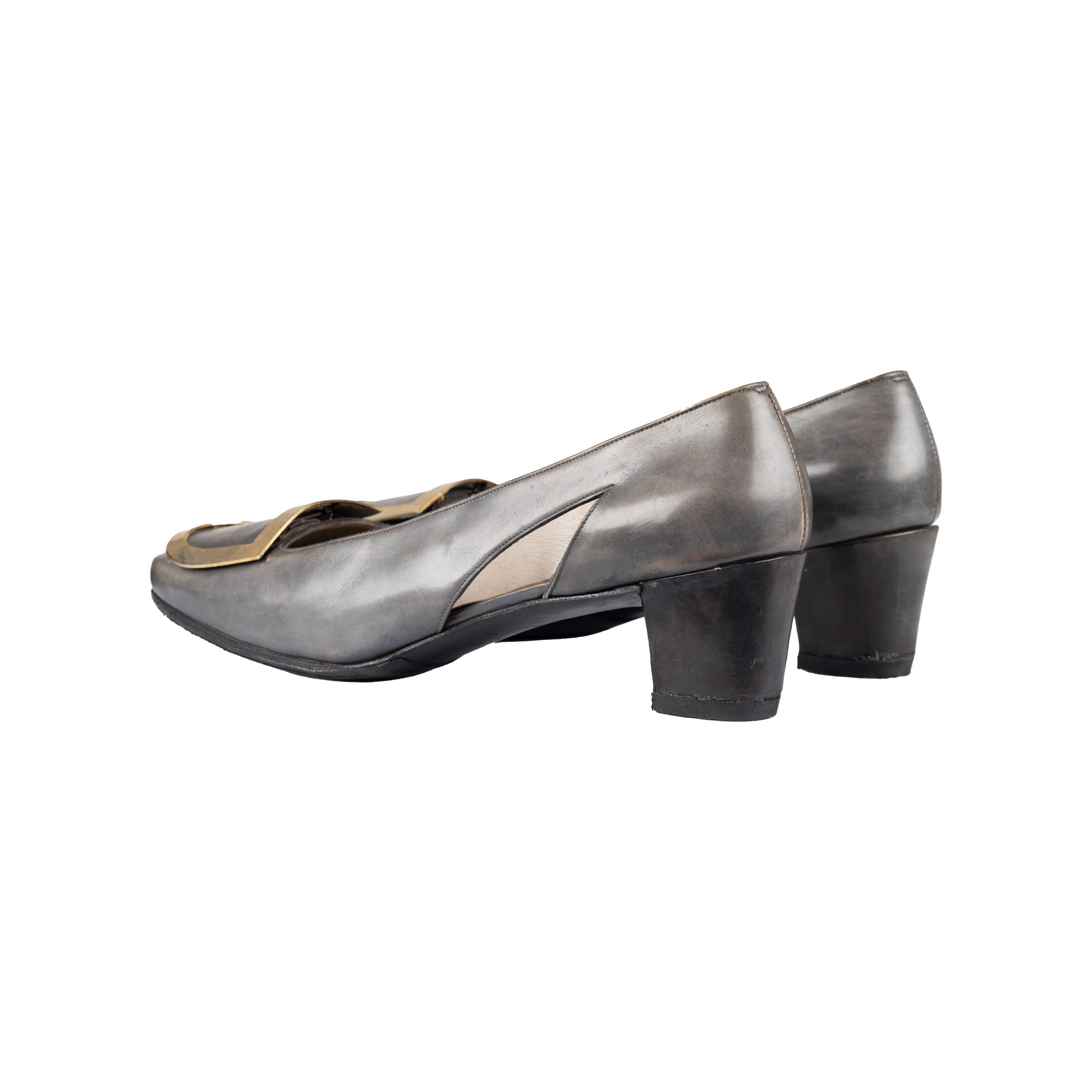 Grigio Décolleté con tacco a blocco Roger Vivier Vintage - Anni '60 in vendita