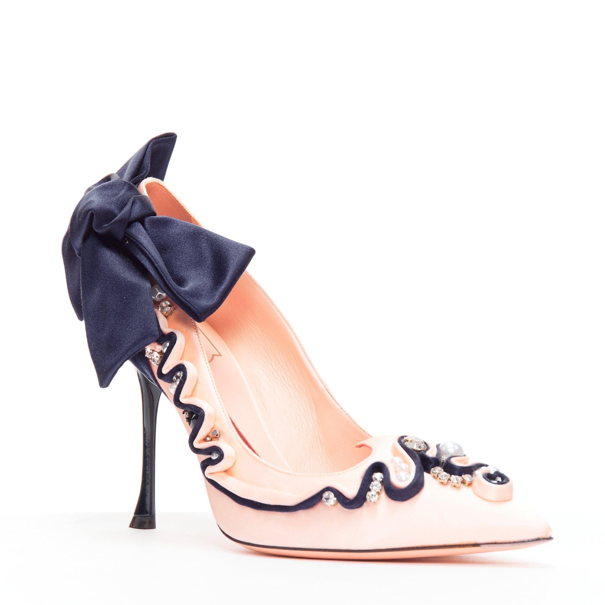 ROGER VIVIER Viv Couture pink navy pearl crystal ribbon heel pump EU40
Reference: TGAS/D00956
Brand: Roger Vivier
Model: Viv Couture
Material: Silk
Color: Pink, Navy
Pattern: Solid
Closure: Slip On
Extra Details: Pink satin pump. Faux pearl and