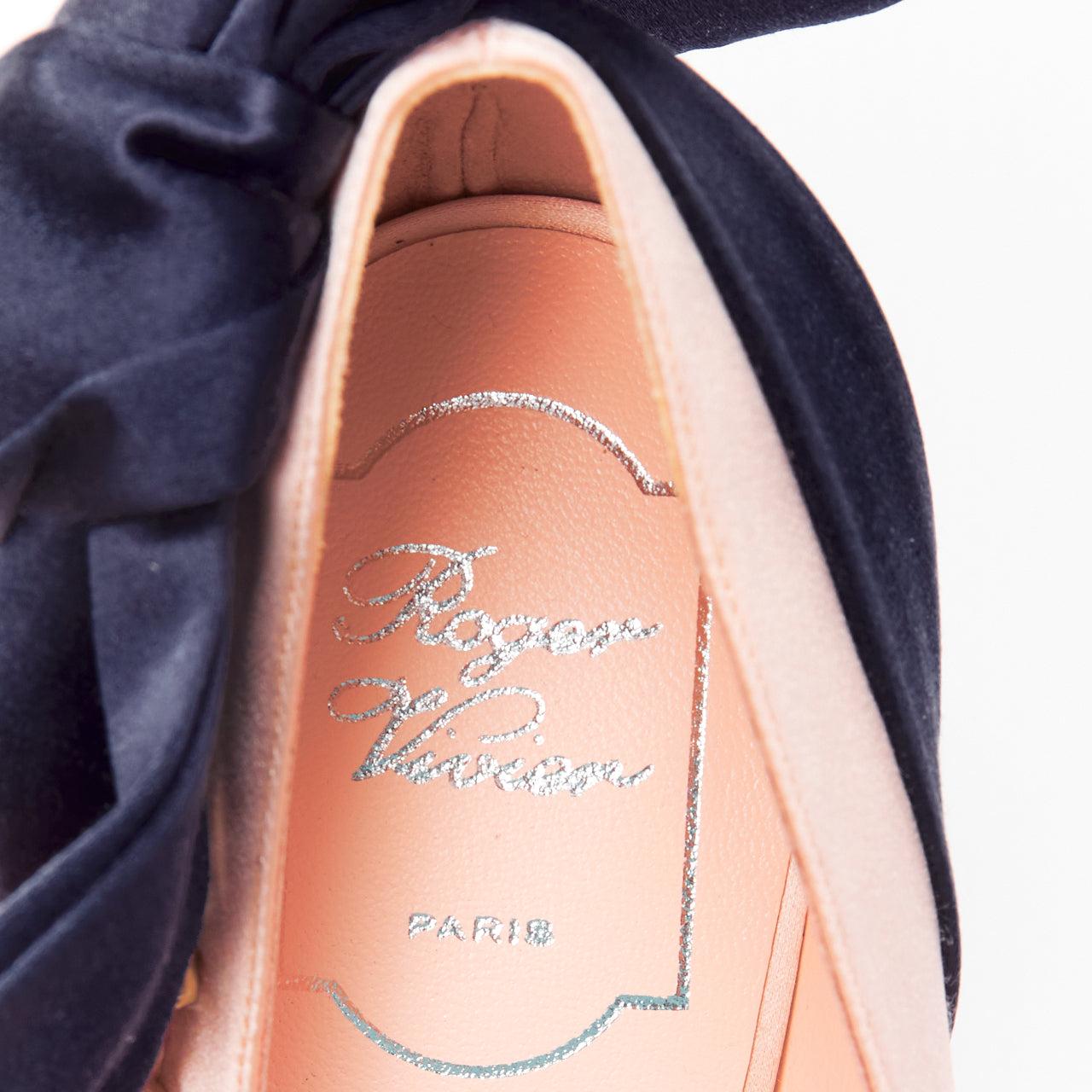 ROGER VIVIER Viv Couture pink navy pearl crystal ribbon heel pump EU40 For Sale 5