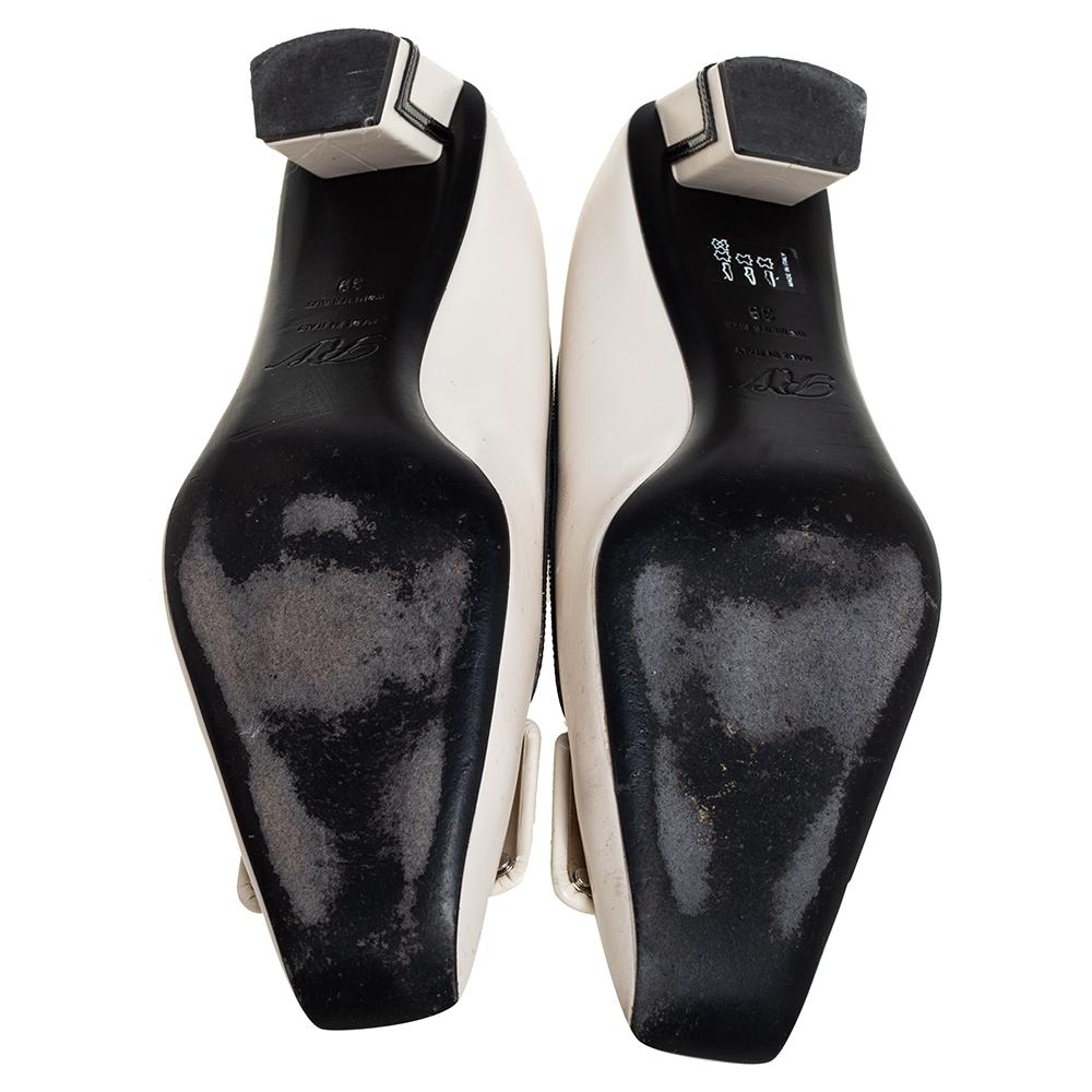 Roger Vivier White/Black Patent And Leather Pumps Size 39 In Good Condition In Dubai, Al Qouz 2